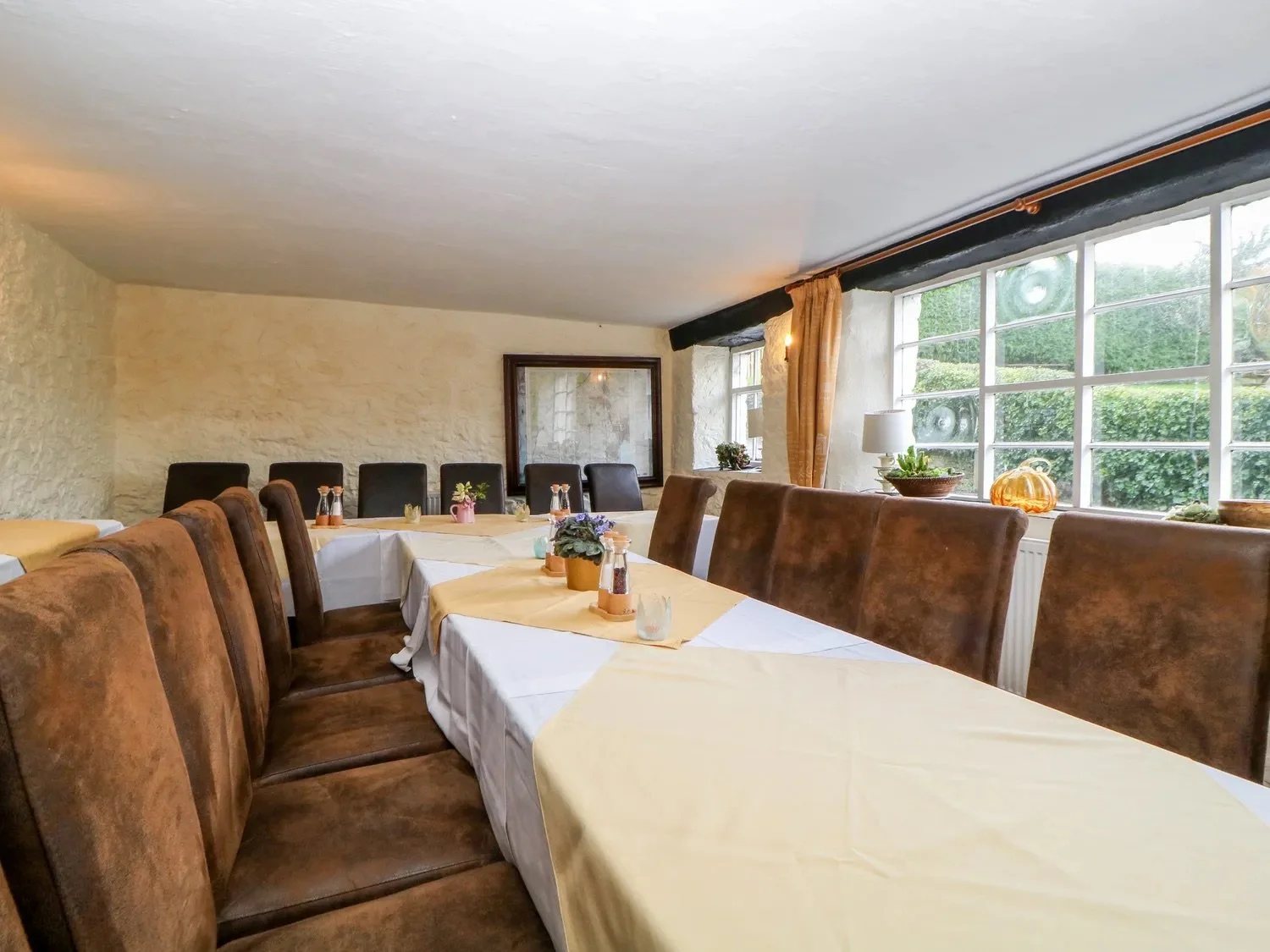 Breakfast room set up.jpeg