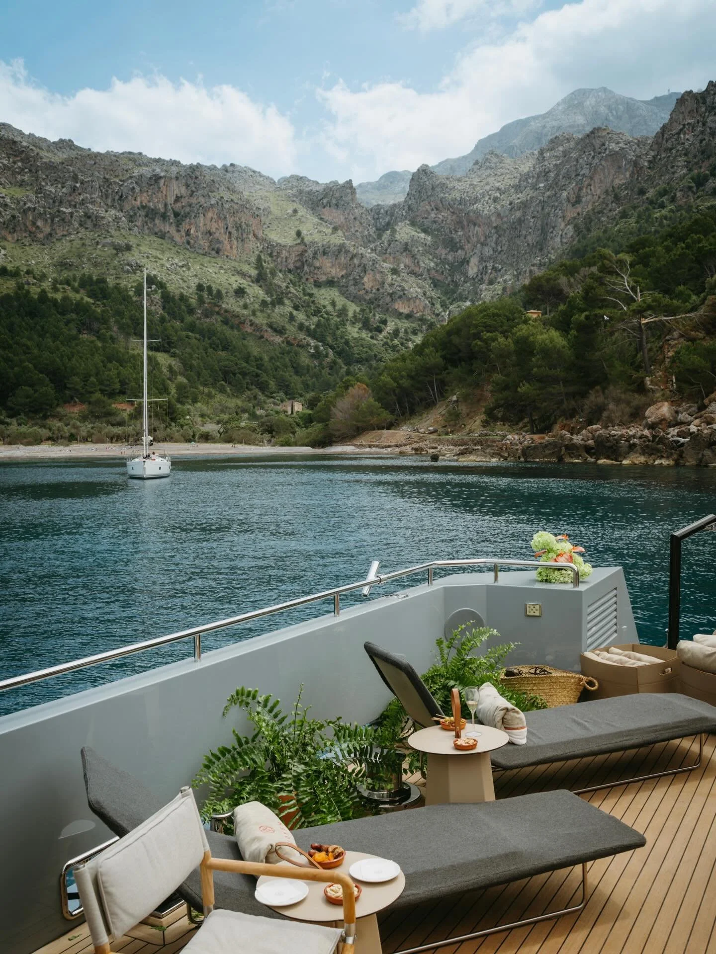 Private event at @yachtmoonshot &amp; @suculenta.portdesoller with @clarabrunetstudio 

#yacht #mallorca #eventsinmallorca #eventphotography