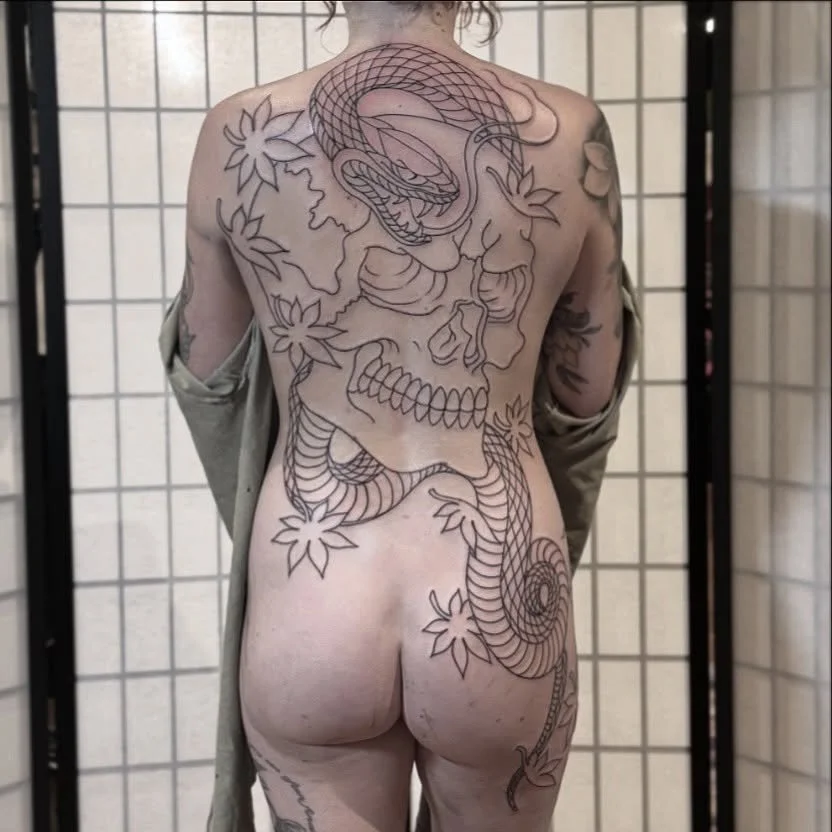 Lines down on Chrysta snake and skull back tattoo 🐍💀

#sandiegotattooartist #sandiegotattoo #sandiegotattooer #snaketattoo #skulltattoo