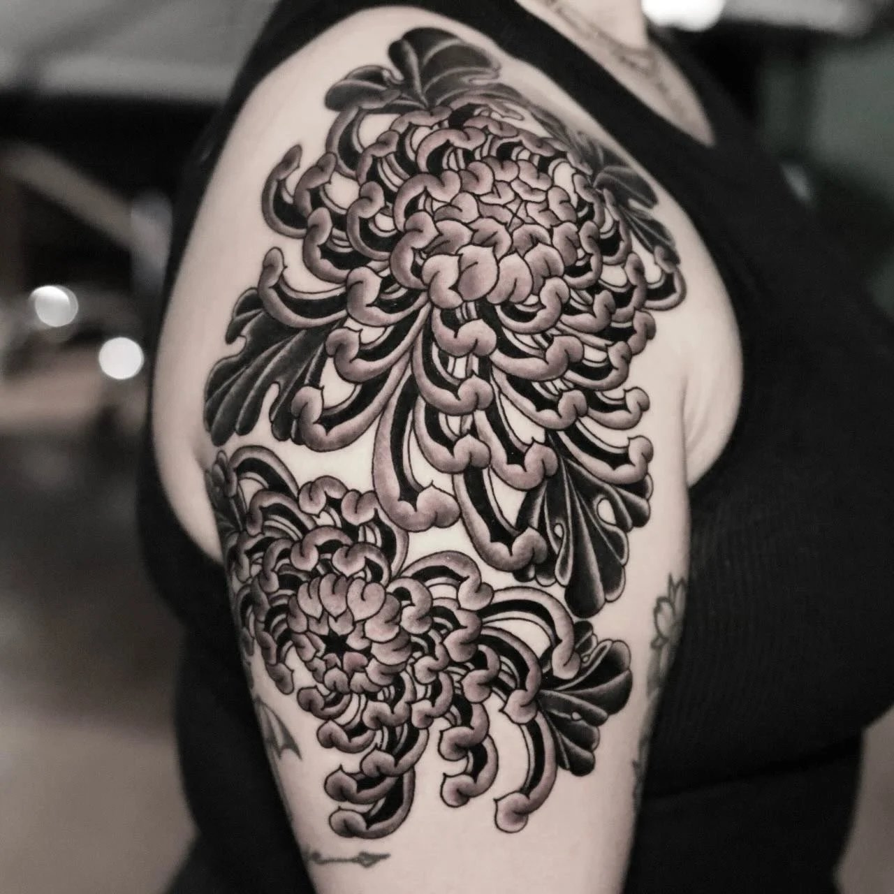 Chrysanthemum tattoo for the lovely Trisha 🖤 

#sandiegotattooartist #sandiegotattoo #chrysanthemumtattoo #blackworktattoo #floraltattoo