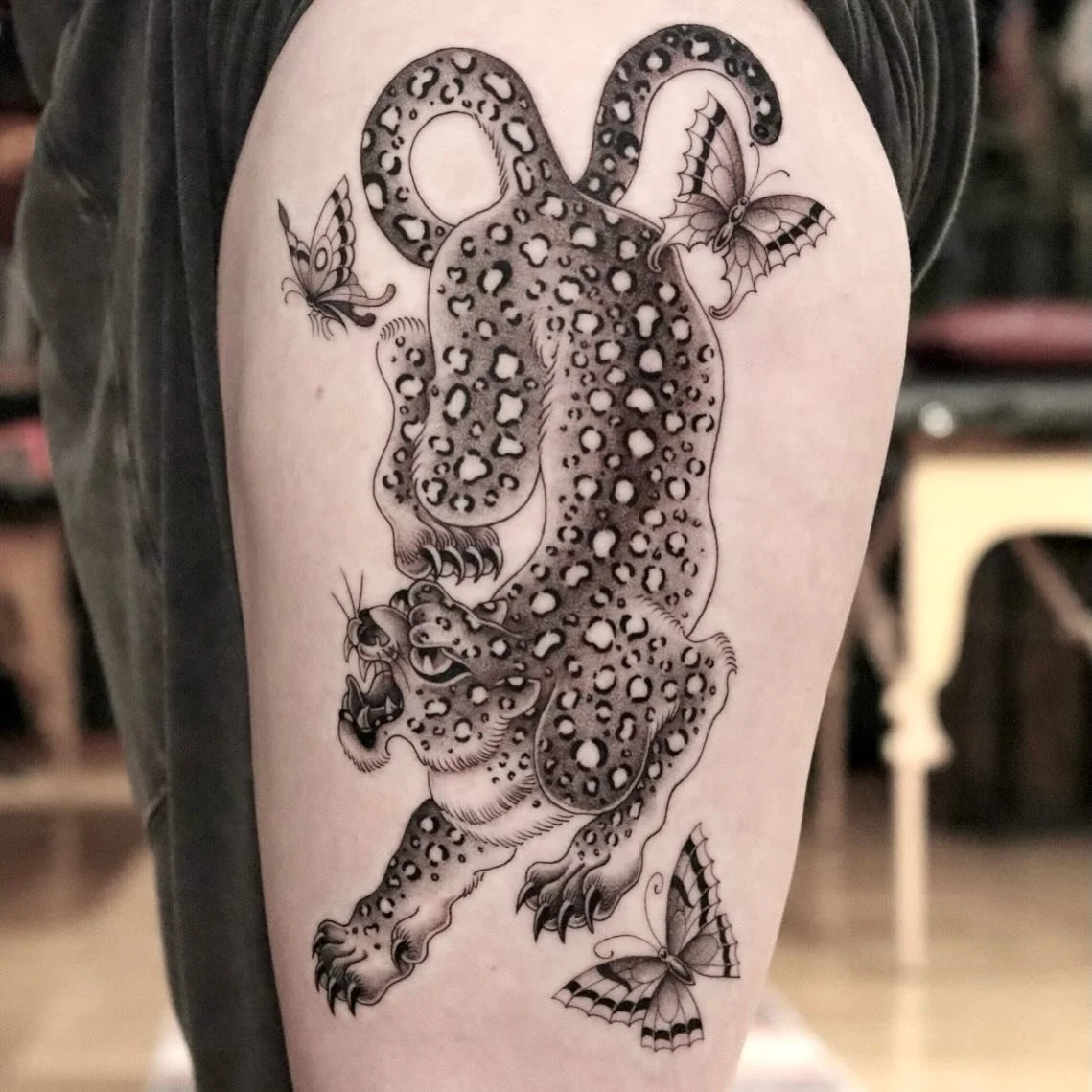 Leopard from my predrawnsss, thank you Carmela 🐆💝 booking for May and beyond ✨ ✌🏼🧡

#sandiegotattooartist #sandiegotattoo #leopardtattoo #ladytattooers #blackworktattoo