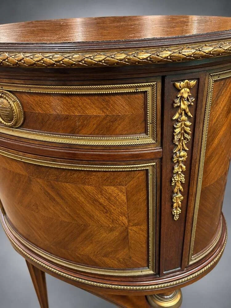 antique-french-oval-cabinet_10271_pic5_size2.jpg