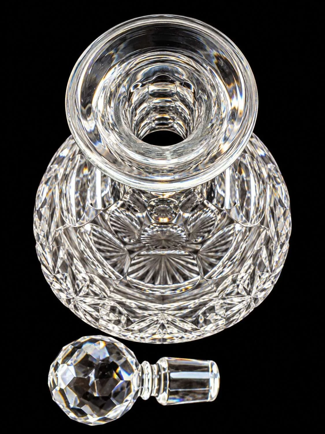 royal-doulton-cut-crystal-decanter_10282_main_size3.jpg