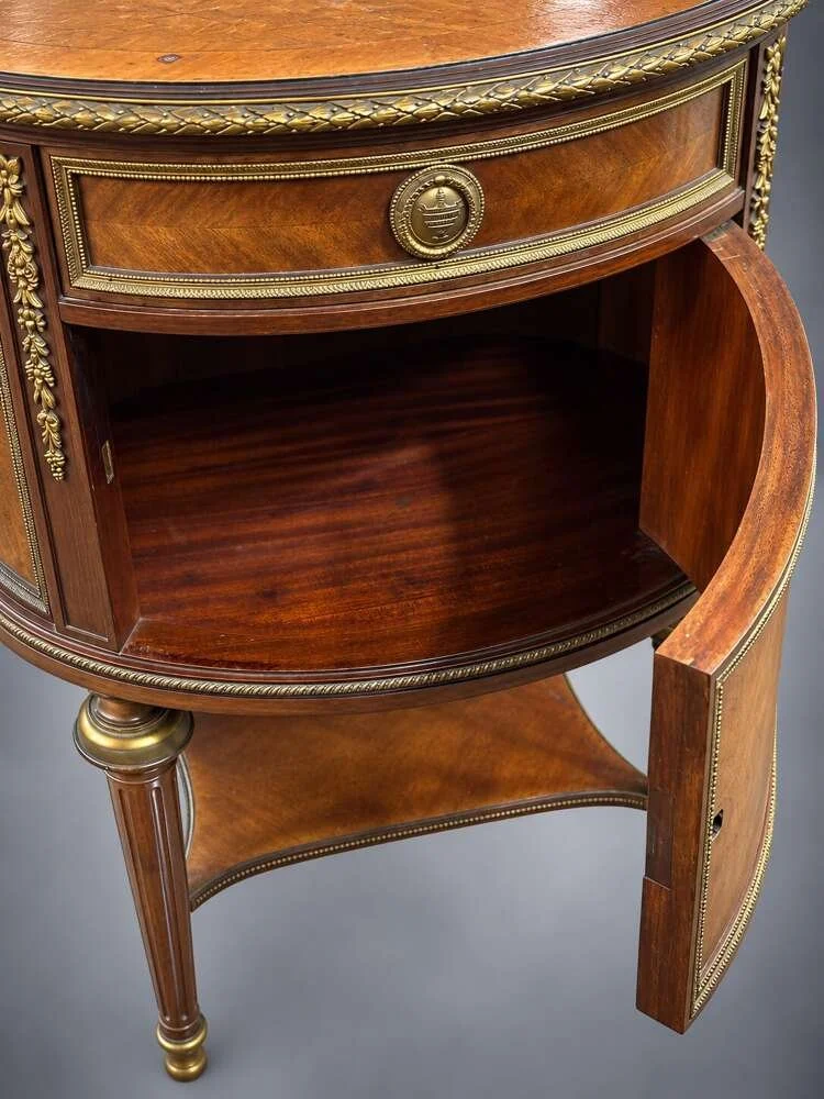 antique-french-oval-cabinet_10271_pic7_size2.jpg