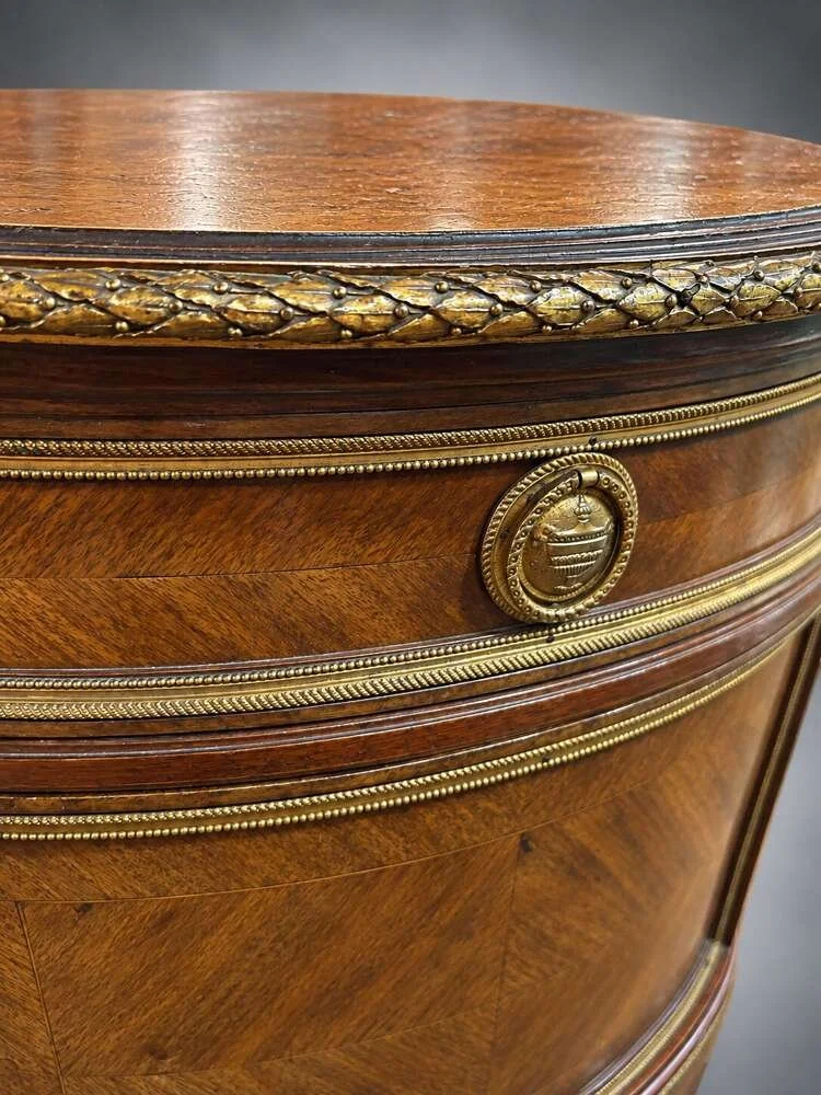 antique-french-oval-cabinet_10271_pic3_size2.jpg