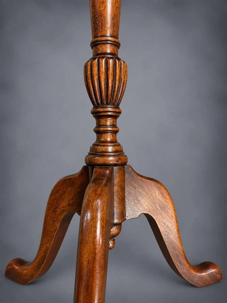antique-occasional-table_10277_pic2_size2.jpg