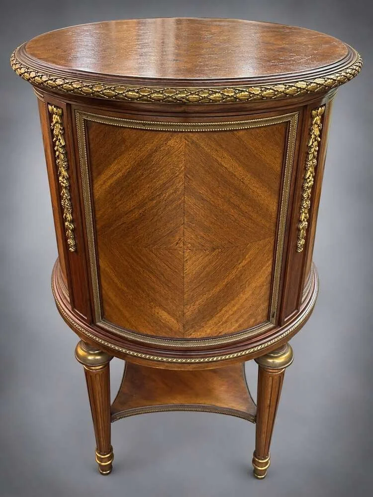 antique-french-oval-cabinet_10271_pic2_size2.jpg