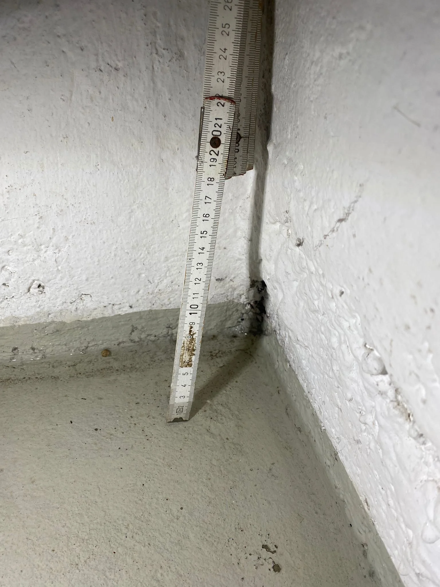 Was tun, wenn Wasser im Keller ist? Ursachen, Fehler &amp; Soforthilfe