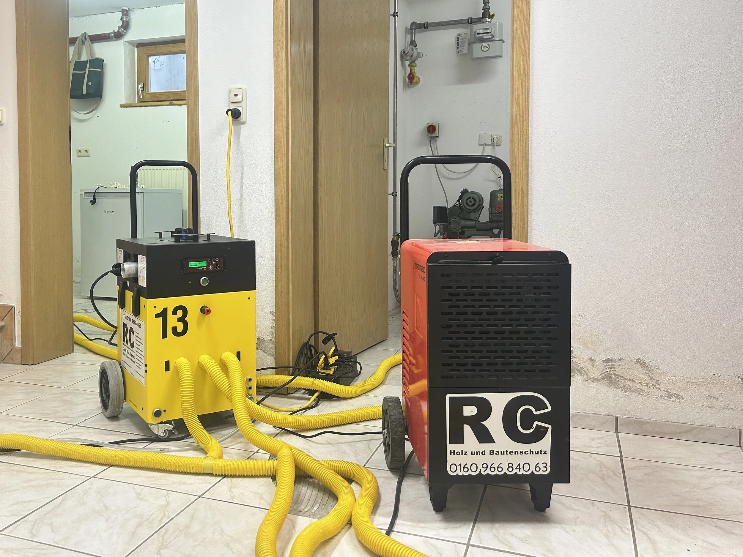 RC-Trocknungsgeräte bei der Wasserschadensanierung in Großkarolinenfeld