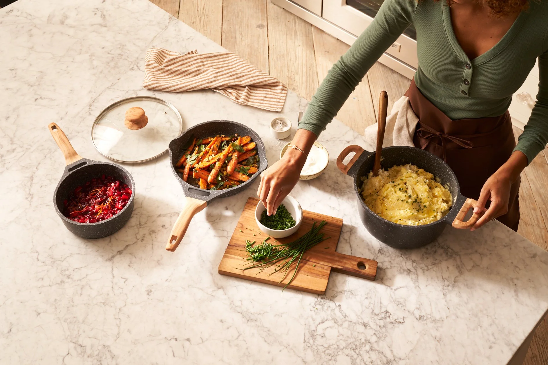 1449094-Home Fall CS Harvest Entertaining Cookware-LIFE_0707.jpg