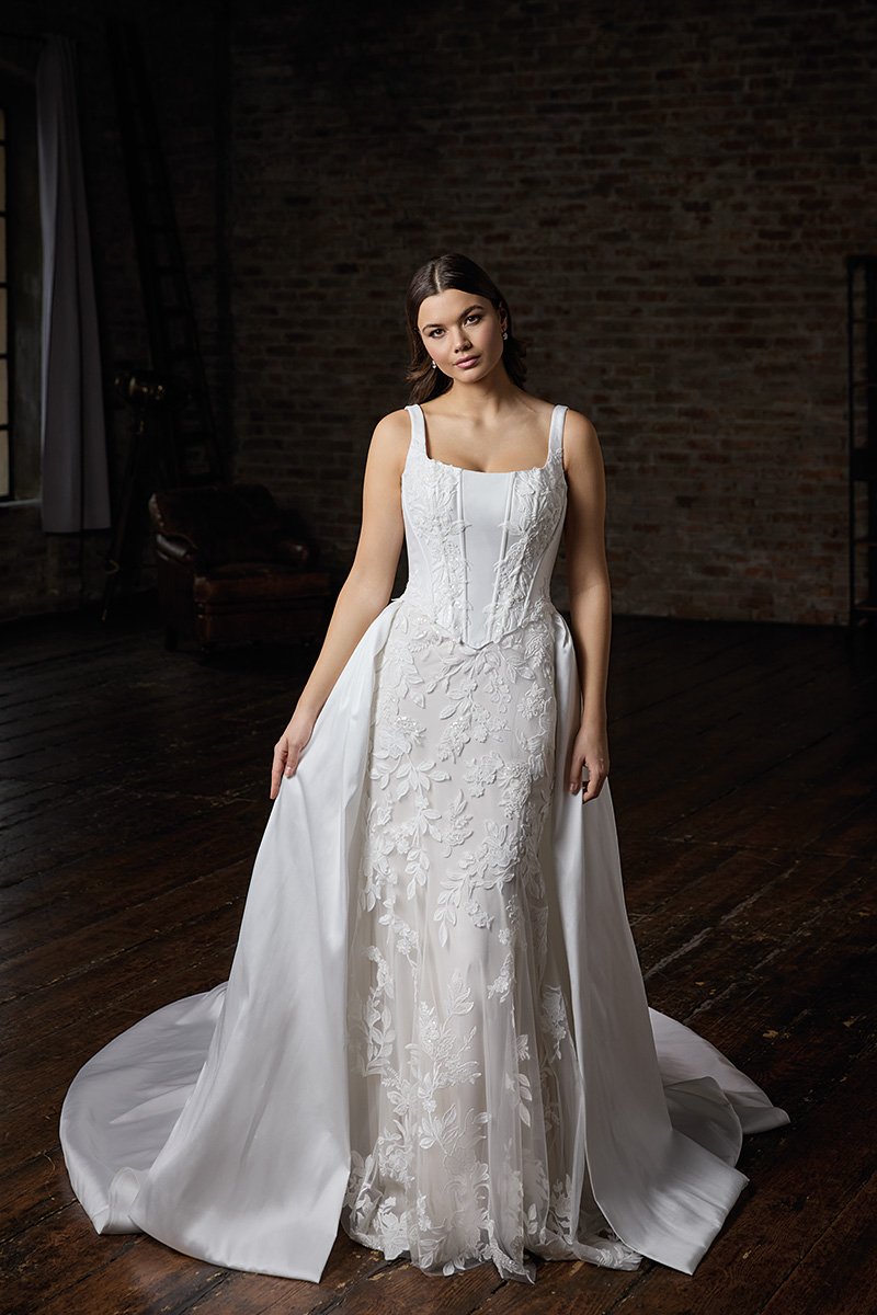 Thelma with overskirt