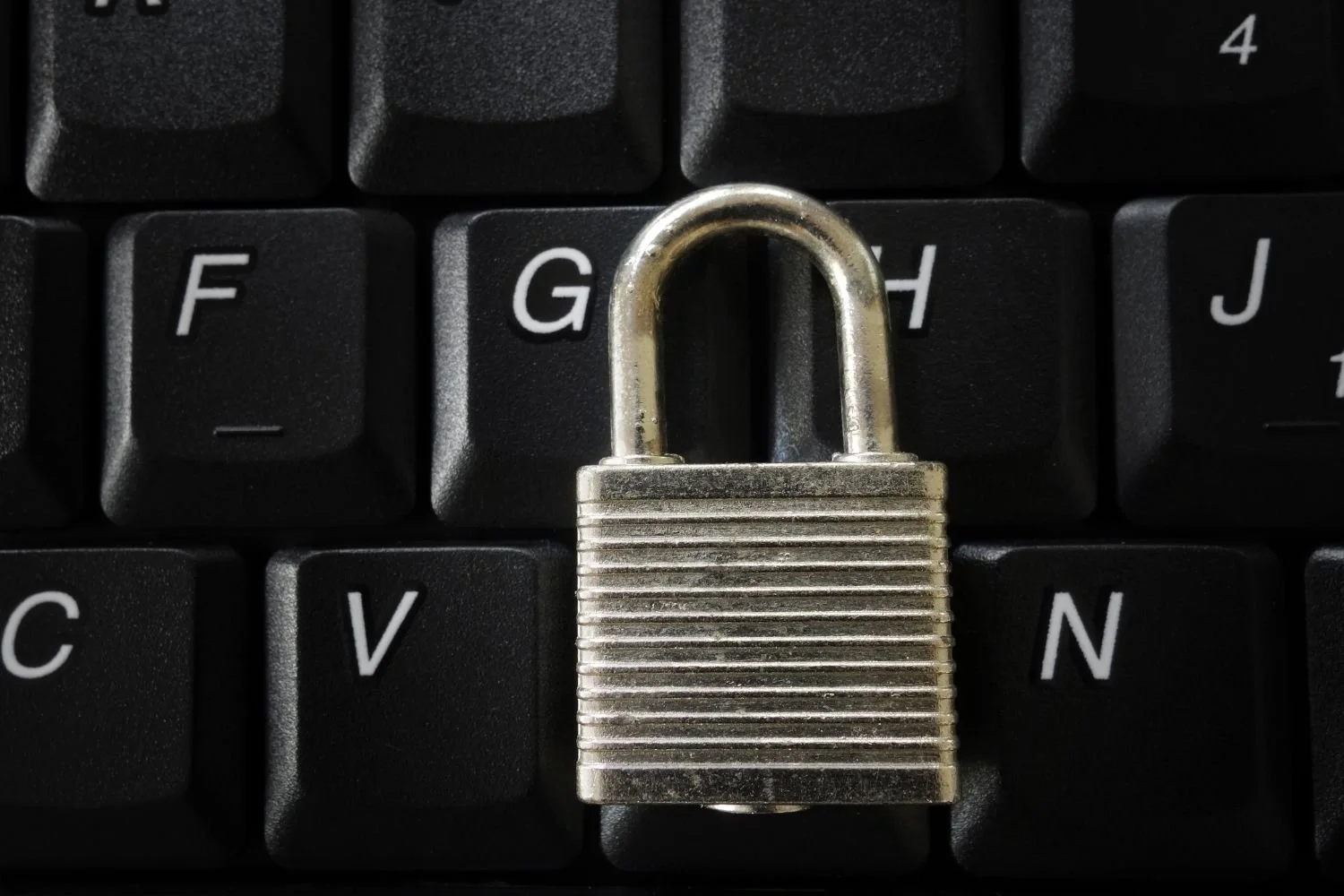 Usa contraseñas seguras y activa la doble autenticación