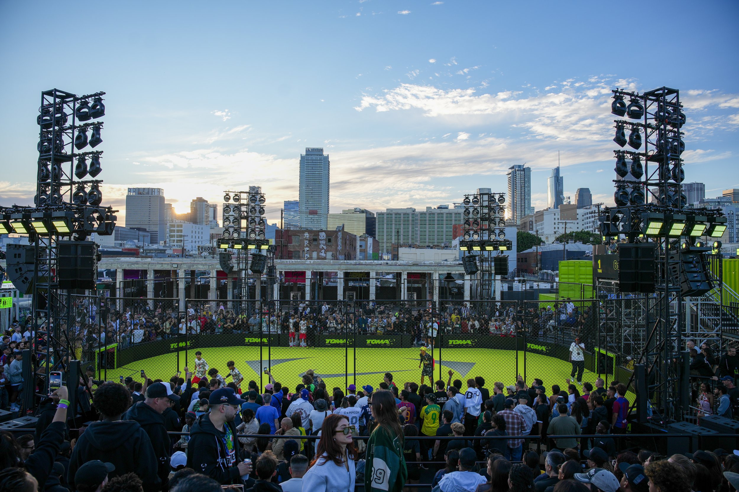 Nike Toma El Juego DTLA