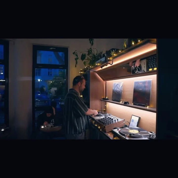 For Dusky Moments &mdash; Jonas K&ouml;ksal at Unkompress

For Jonas&rsquo; final episode of his residency, he brought his own take on Jazz and Library music - a fusion of intentional, moody, rhythmic, and soulful selections.

It was an evening of li