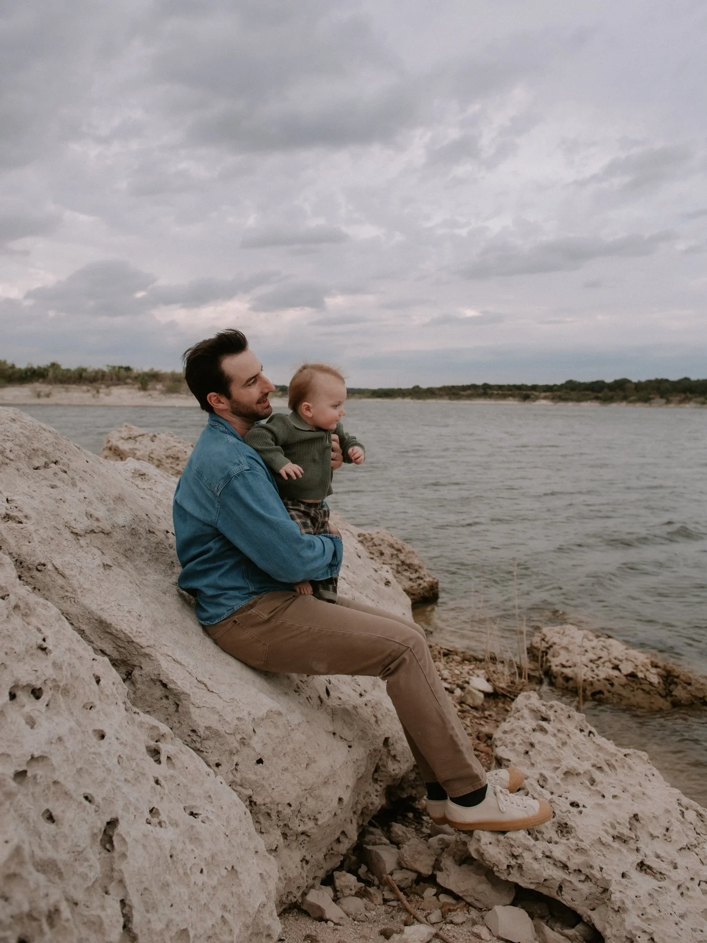 Clouds and wind make the perfect moody vibes ✨
.
.
.
.
.
.
.
.
.
#austinfamilyphotographer #austinfamily #austinfamilyphotography #atxfamilyphotographer #atxfamily #austinphotographer #atxphotographer #atx #family #familyphotos