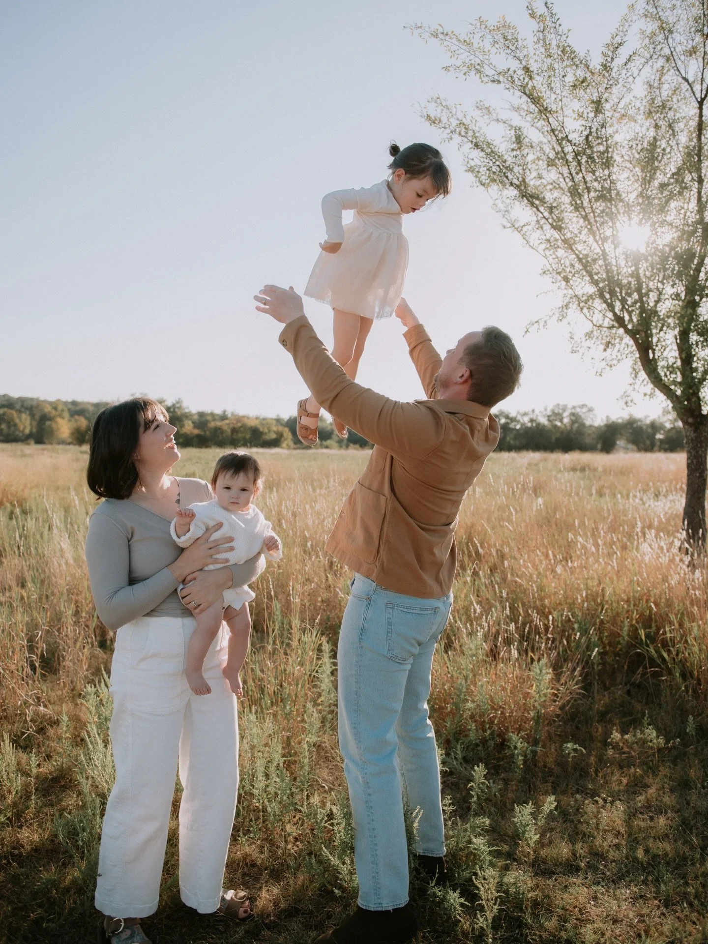 Winter is creeping in, but these fall sessions are still coming in hot. I can&rsquo;t get enough. 😍
.
.
.
.
.
.
.
#austinfamilyphotographer #austinfamilyphotography #austinfamily #atxfamily #atxfamilyphotographer #atxphotographer #austinphotographer