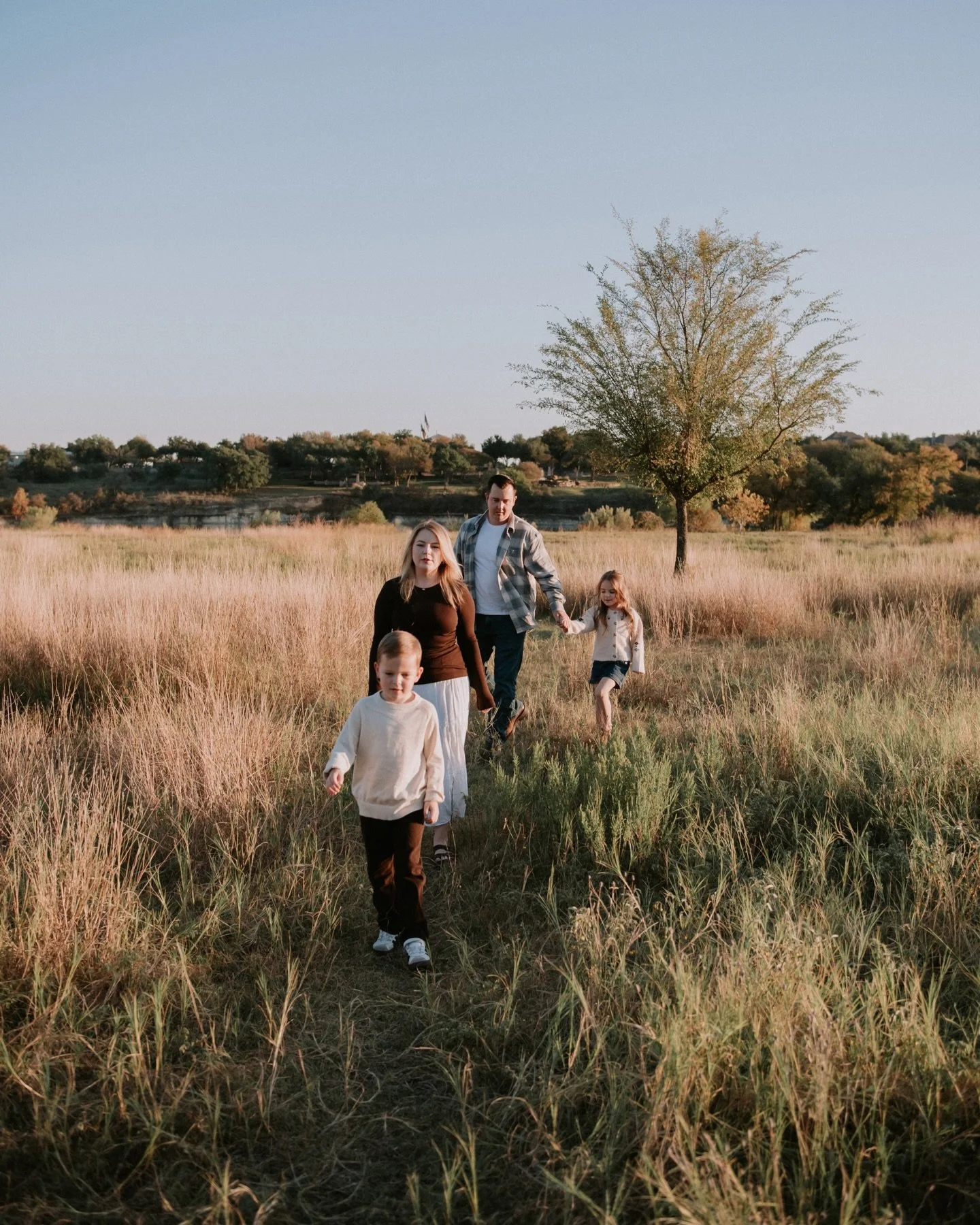 As someone who grew up with four sets of twins in my extended family, I LOVE to see a set of twins coming my way! And these two were so much fun! 🩷💙
.
.
.
.
.
.
.
.
.
.
.
#austinfamilyphotographer #austinfamilyphotography #austinphotographer #atxfa