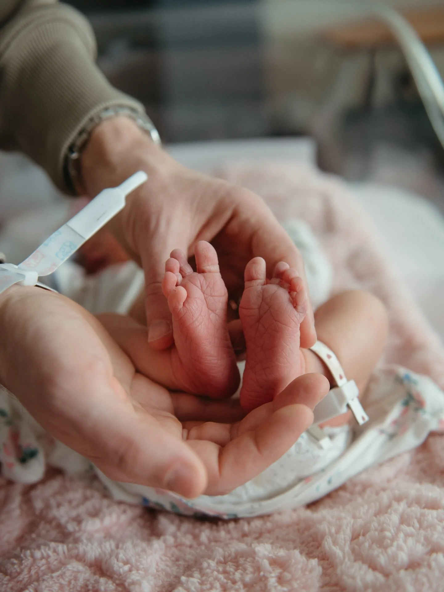 First moments with baby girl. 🩷
.
.
.
.
.
.
.
.
.
#austinfresh48photographer #austinfresh48 #fresh48photographer #fresh48 #austinmoms