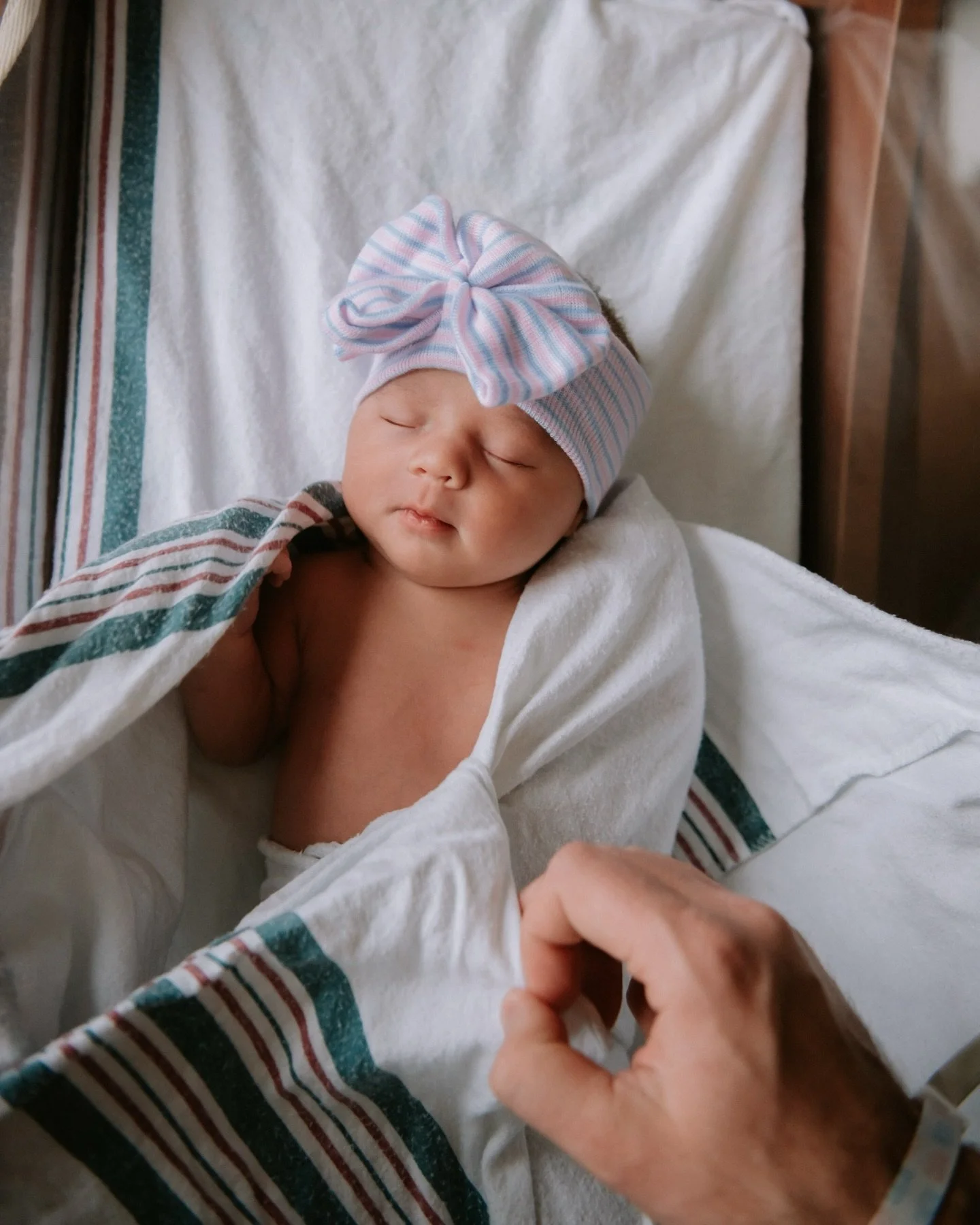 The first moments pass by in a blur -

The wrinkled fingers, the soft stares, the little sounds and quiet cries, the getting acquainted and falling in love. 

Before any visitors come in and it&rsquo;s just you and your new baby. 🤍

You won&rsquo;t 