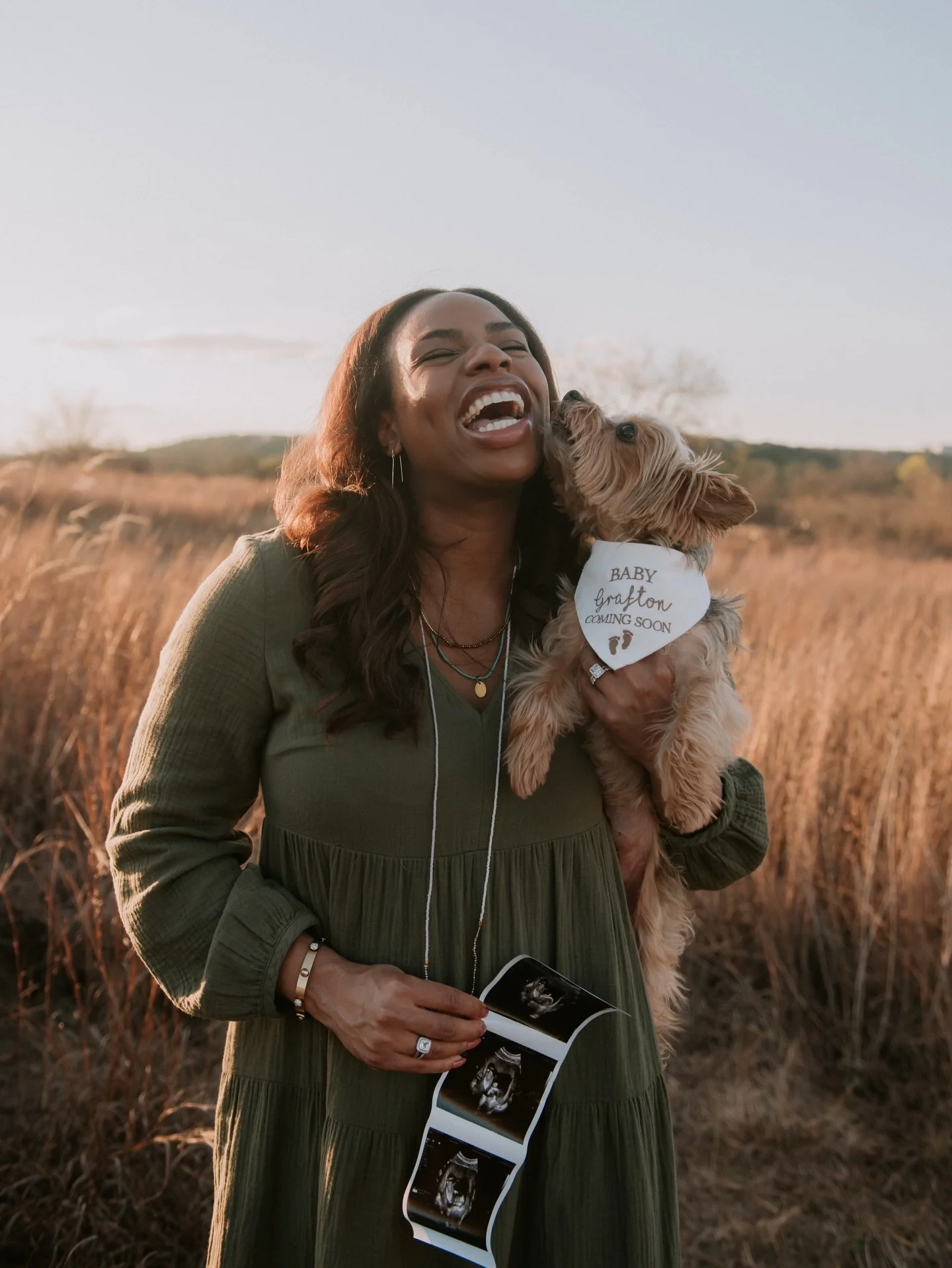 The best news 💕🐶
.
.
.
.
.
.
.
#austinmaternityphotographer #austinmoms #atxmom #austinphotographer #atx