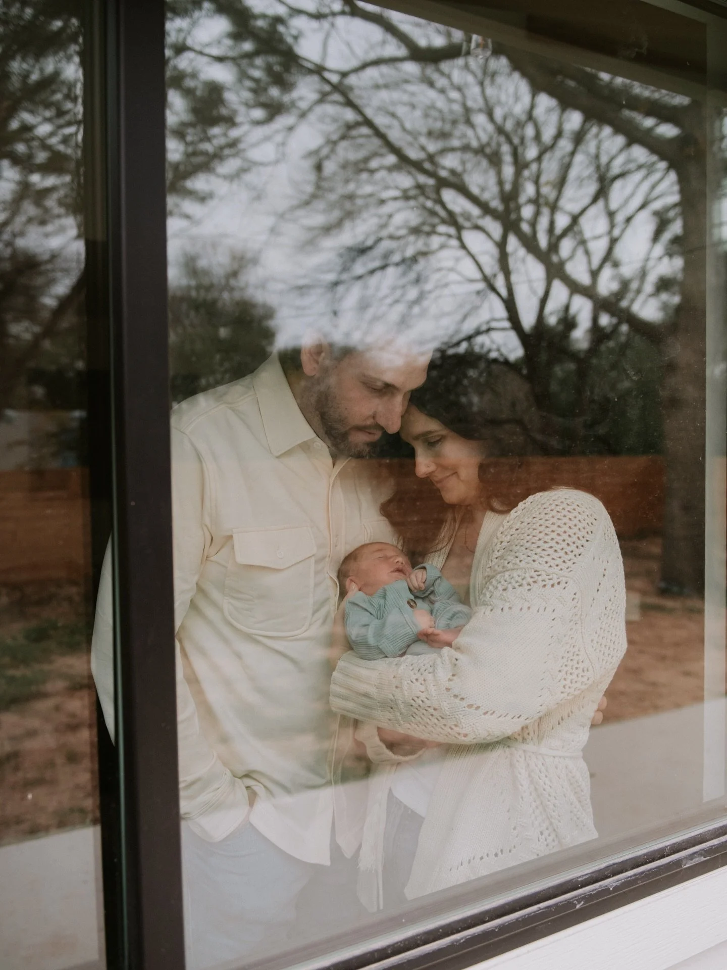 Can&rsquo;t stop, won&rsquo;t stop with the windows. 😍
.
.
.
.
.
.
.
.
.
#austinnewbornphotographer #austinmoms #atxmom #austinfamily #newborn