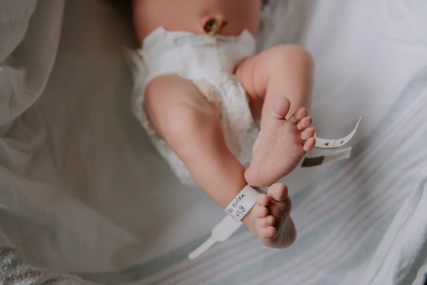 There&rsquo;s a baby on the way riiiiiight&hellip;.now!!!

Honestly, I get so excited when I get that text that a mama is in labor because Fresh 48 sessions are seriously the best! 

I&rsquo;m here to be your photographer AND your cheerleader. It jus