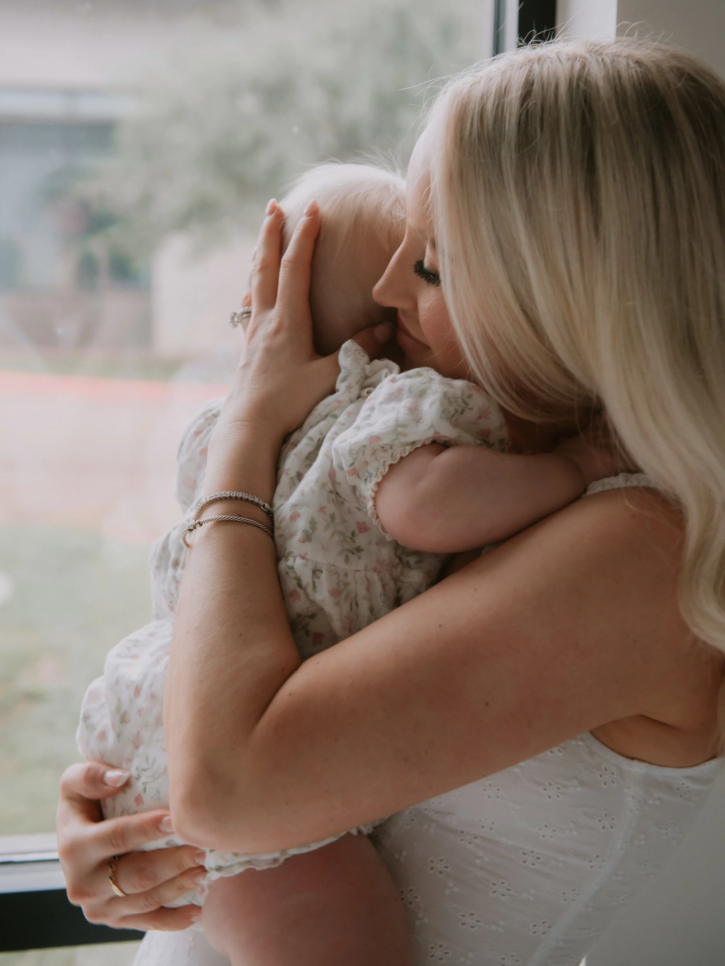 A first birthday session for the books! ✨

Too much fun was had with this little one. And her parents just adore her so much. I love to see it. 💗

Every milestone is huge. I&rsquo;d love to help you celebrate them along the way&hellip;🥹
.
.
.
.
.
.