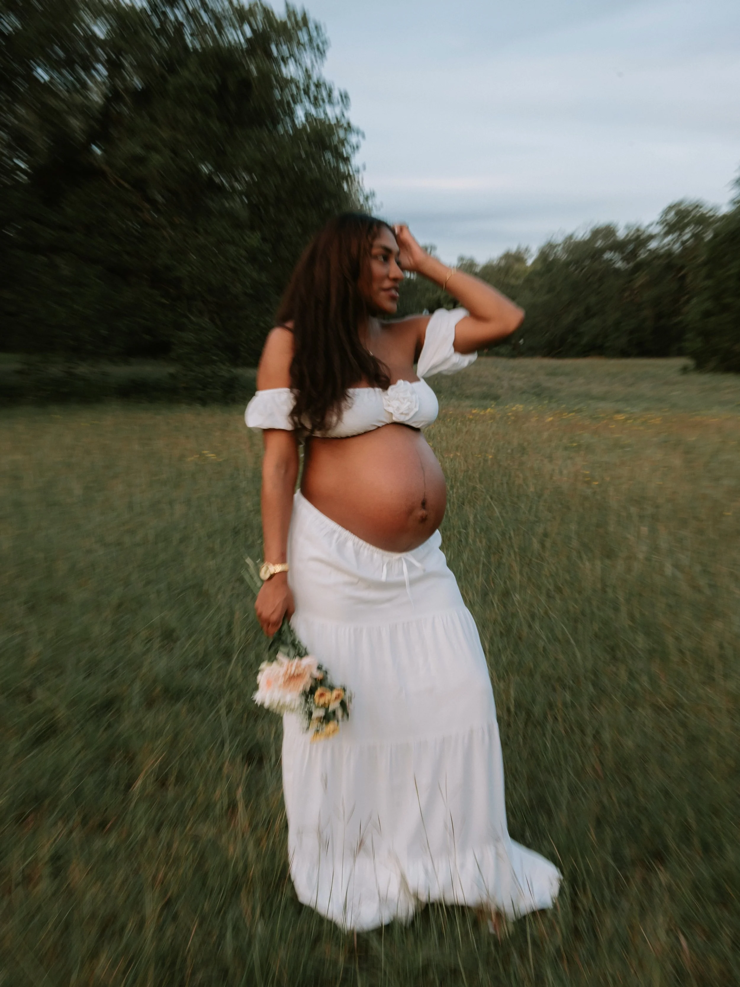 Mother in waiting&hellip;.

And looking absolutely STUNNING while she waits. 😍
.
.
.
.
.
.
Austin maternity photographer 
Central Texas maternity photographer 
Dripping Springs maternity photographer 
Bee Cave maternity photographer 
Buda maternity 