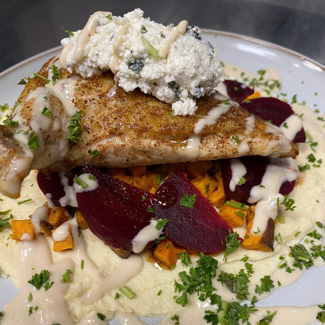 Dinner is calling! It's days like today 🌧️ that make us just want to curl up with a tasty meal that hits the spot. The Mediterannean Chicken: roast chicken supreme, hummus, sweet potato, roast beets, lemon-maple tahini &amp; feta-mint sauce, is a fl