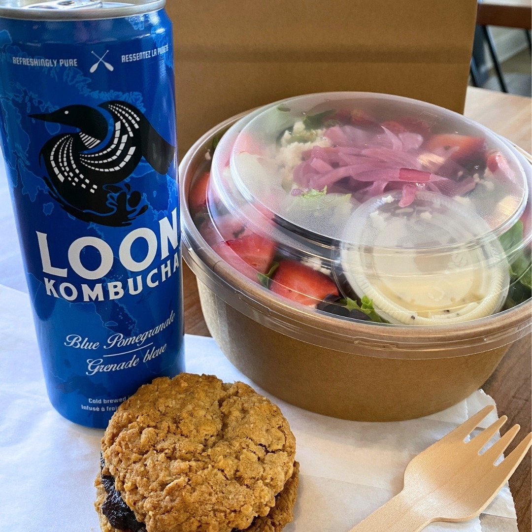 Busy Friday?? We get it! We do our best to have some grab and go items in the showcase!  Try our berry pecan salad for a fresh and delicious lunch. Pair it with your favourite @loonkombucha and a cookie for dessert 😋

#lanarkcounty #lanarkcountyonta