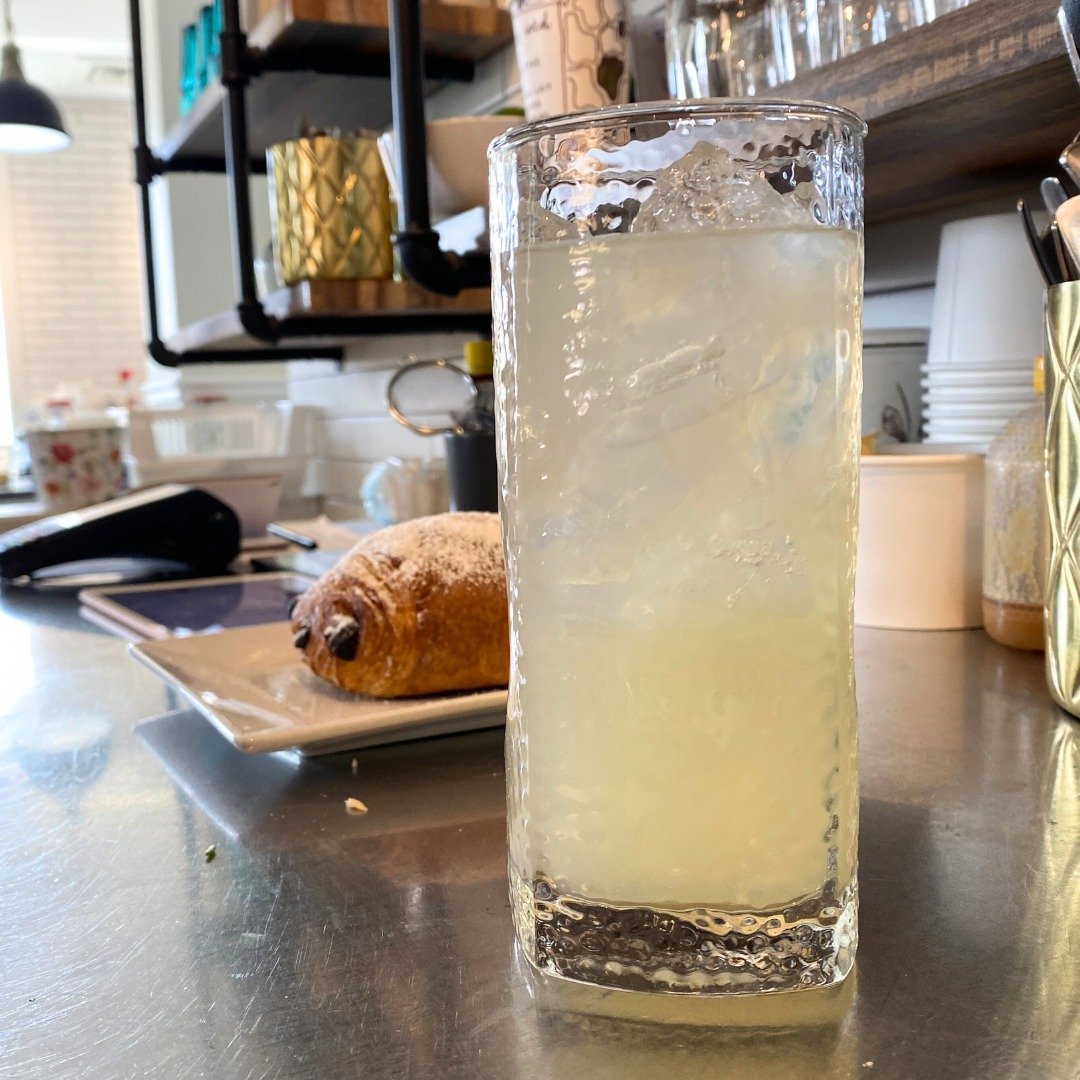 Hello Sunshine! It's been a while 😎 Icy drinks are on deck for the summer, including our delish housemade lemonade 🍋 Order with your lunch, with us, to takeout, or with Valley Eats 📲🛍️🚙

#smithsfalls #smithsfallsontario #lanarkcounty