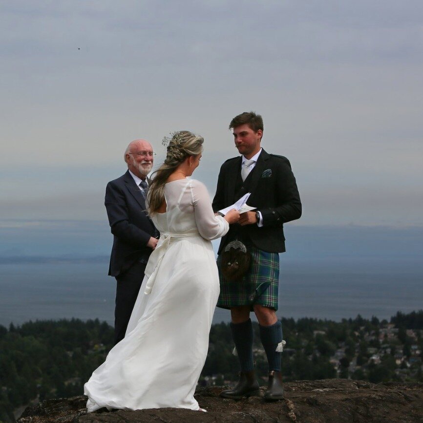 Pretty dreamy spot to say your vows 💞
.
.
.
#vancouverislandweddingphotography #victoriabcwedding #saltspringislandwedding #saltspringislandphotographer #weddingceremony #outdoorweddinginspo