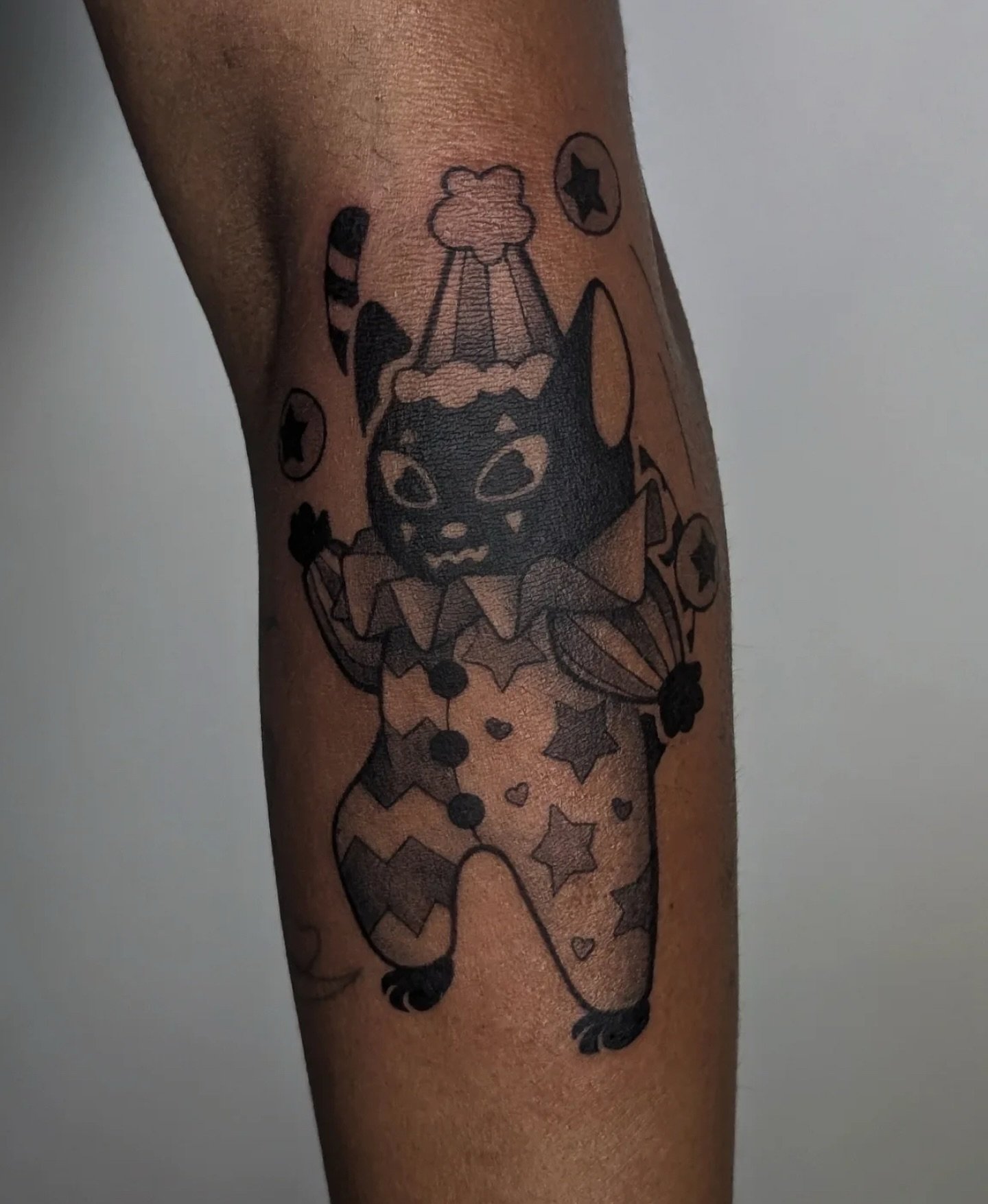 Custom clown cat 🤡
Artist: @kaldrae.ink 
________________________________________________
[At Off the Ground Ink, we bring your tattoo ideas to life! 💭 For bookings and inquiries, reach out to us by email at offthegroundink@gmail.com]
.
.
.
.
.
#ta