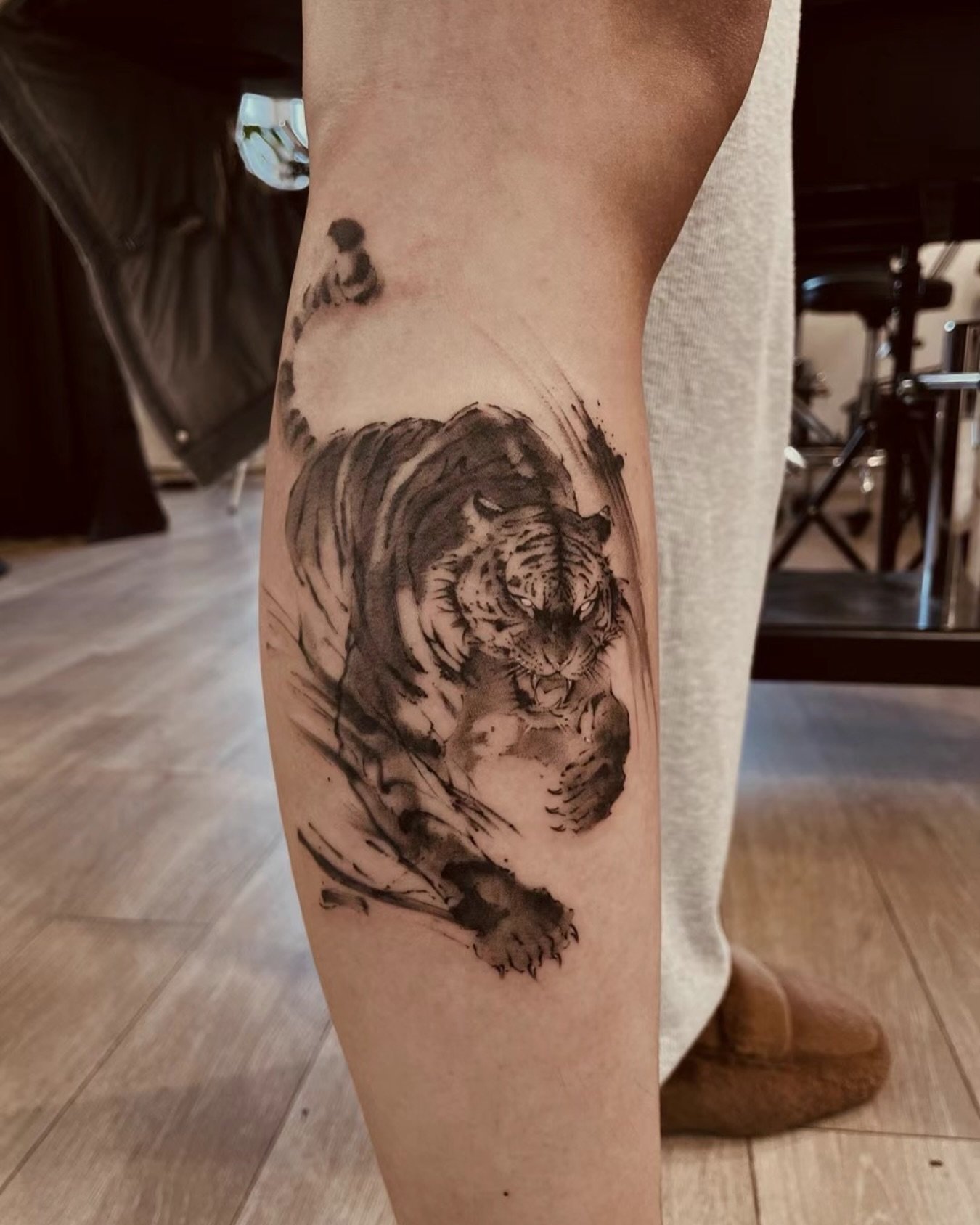 Sumi style tiger 🐯 
Artist: @n1co_tattoo 
________________________________________________
[At Off the Ground Ink, we bring your tattoo ideas to life! 💭 For bookings and inquiries, reach out to us by email at offthegroundink@gmail.com]
.
.
.
.
.
#t