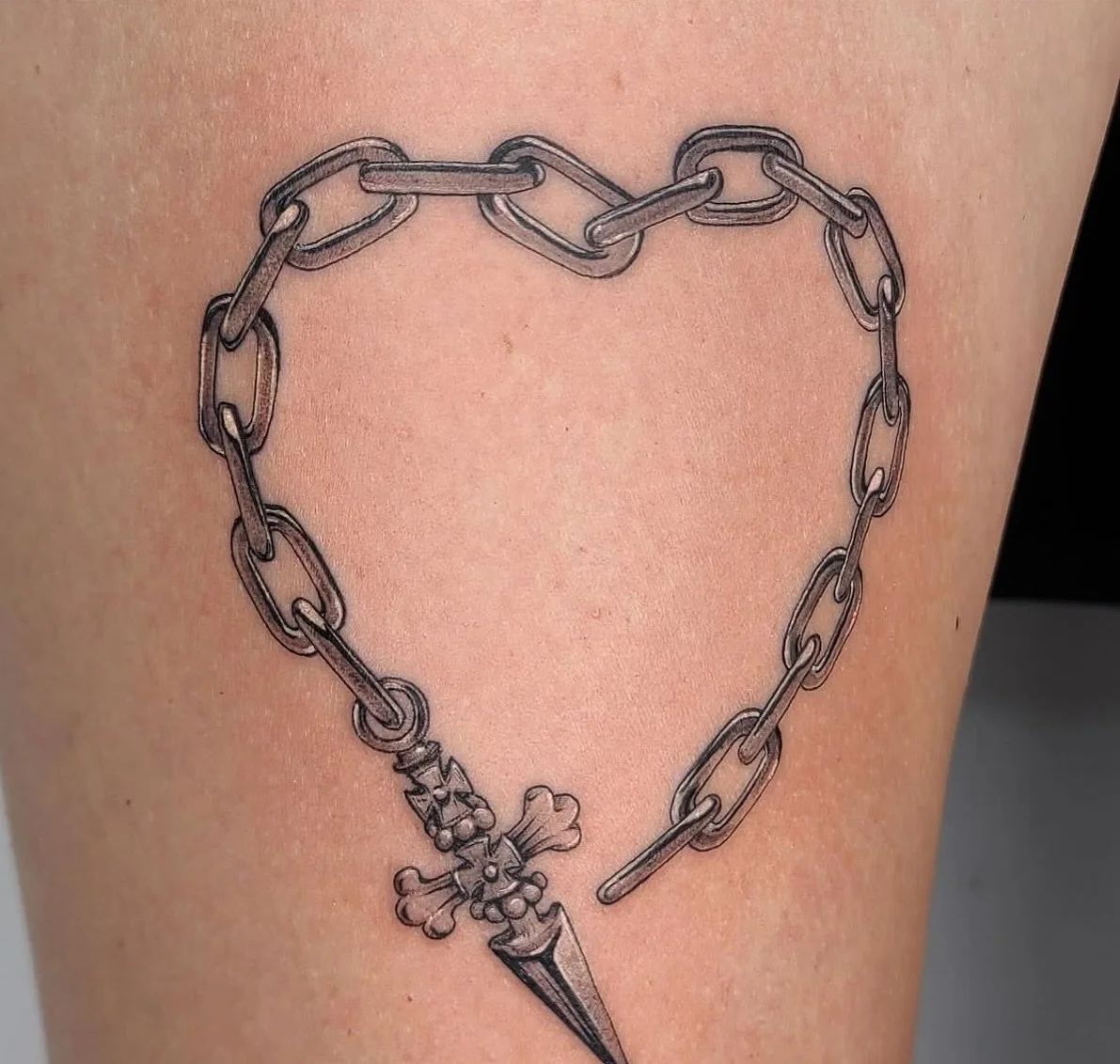 Kurapika&rsquo;s holy chain ⛓️&zwj;💥 
Artist: @alca.ttt 
________________________________________________
[At Off the Ground Ink, we bring your tattoo ideas to life! 💭 For bookings and inquiries, reach out to us by email at offthegroundink@gmail]