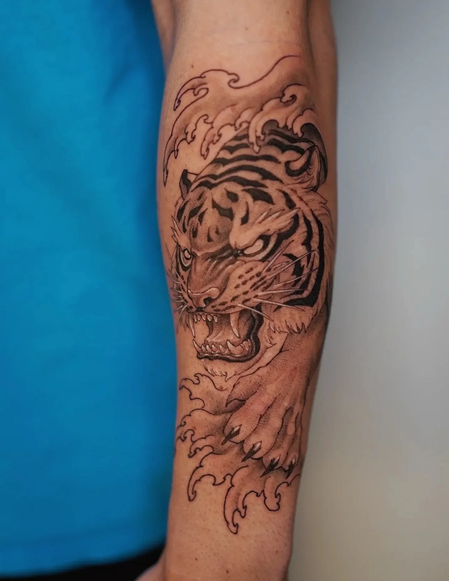 Tiger with waves 🐯
Artist: @yokaiink 
________________________________________________
[At Off the Ground Ink, we bring your tattoo ideas to life! 💭 For bookings and inquiries, reach out to us by email at offthegroundink@gmail.com]