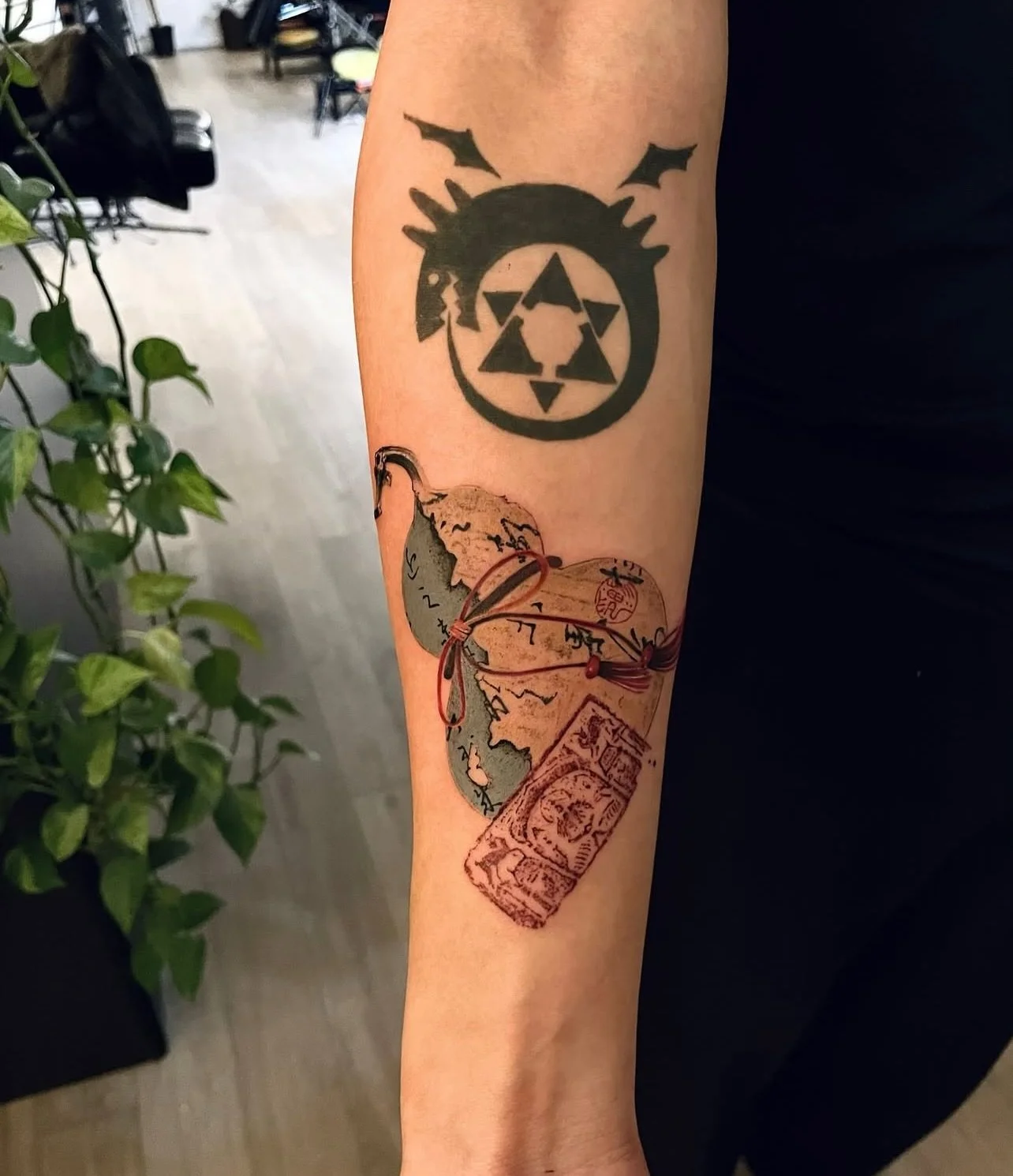 Chinese Lucky Gourd (葫芦） 🍀 
Artist: @n1co_tattoo 
________________________________________________
[At Off the Ground Ink, we bring your tattoo ideas to life! 💭 For bookings and inquiries, reach out to us by email at offthegroundink@gmail.com]