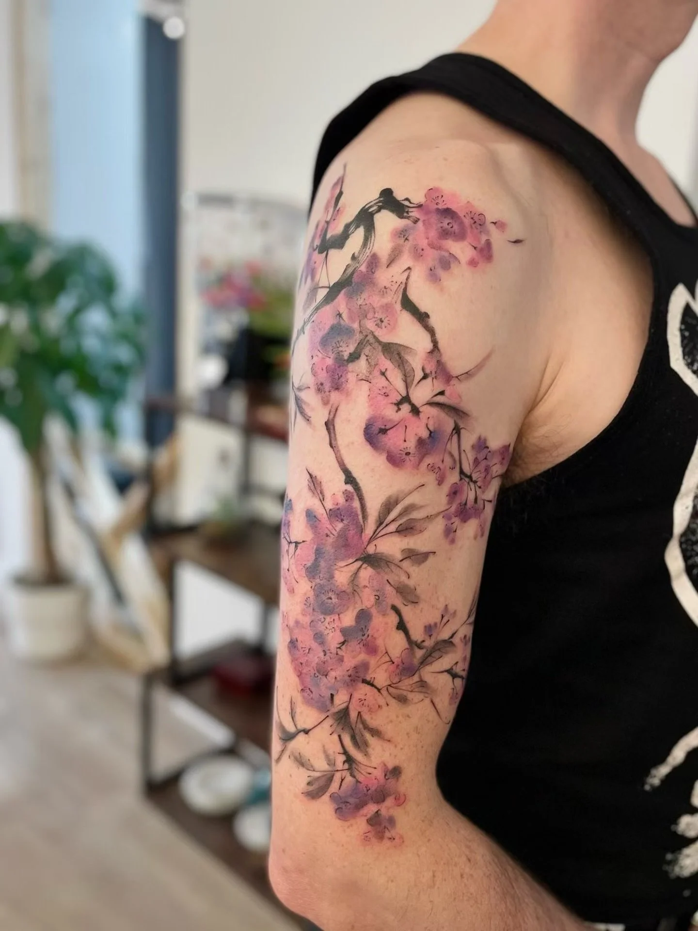 Brush style apple flower 🍎 
Artist: @n1co_tattoo 
________________________________________________
[At Off the Ground Ink, we bring your tattoo ideas to life! 💭 For bookings and inquiries, reach out to us by email at offthegroundink@gmail.com]