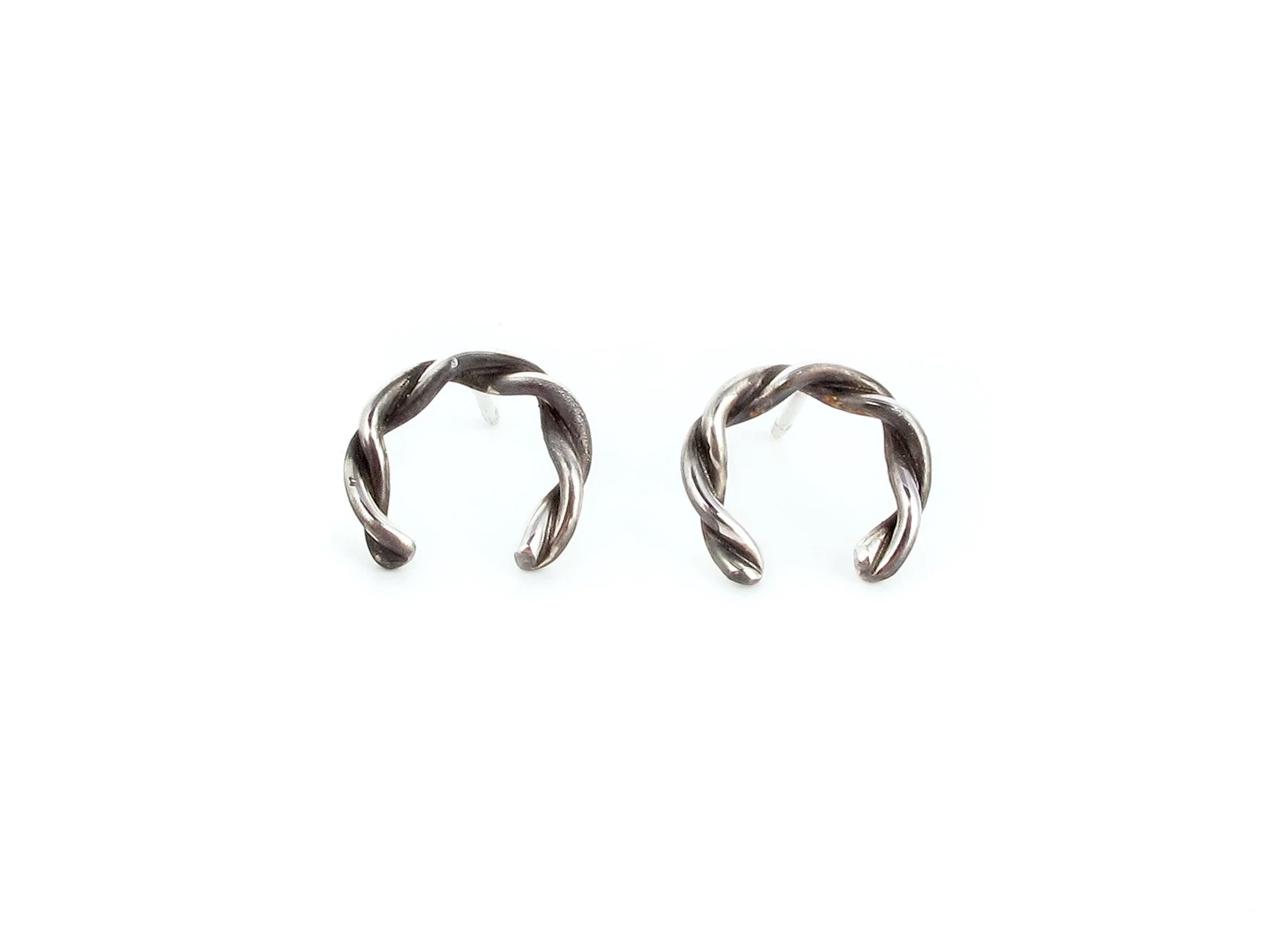 TEXTURED HORSESHOE STUDS