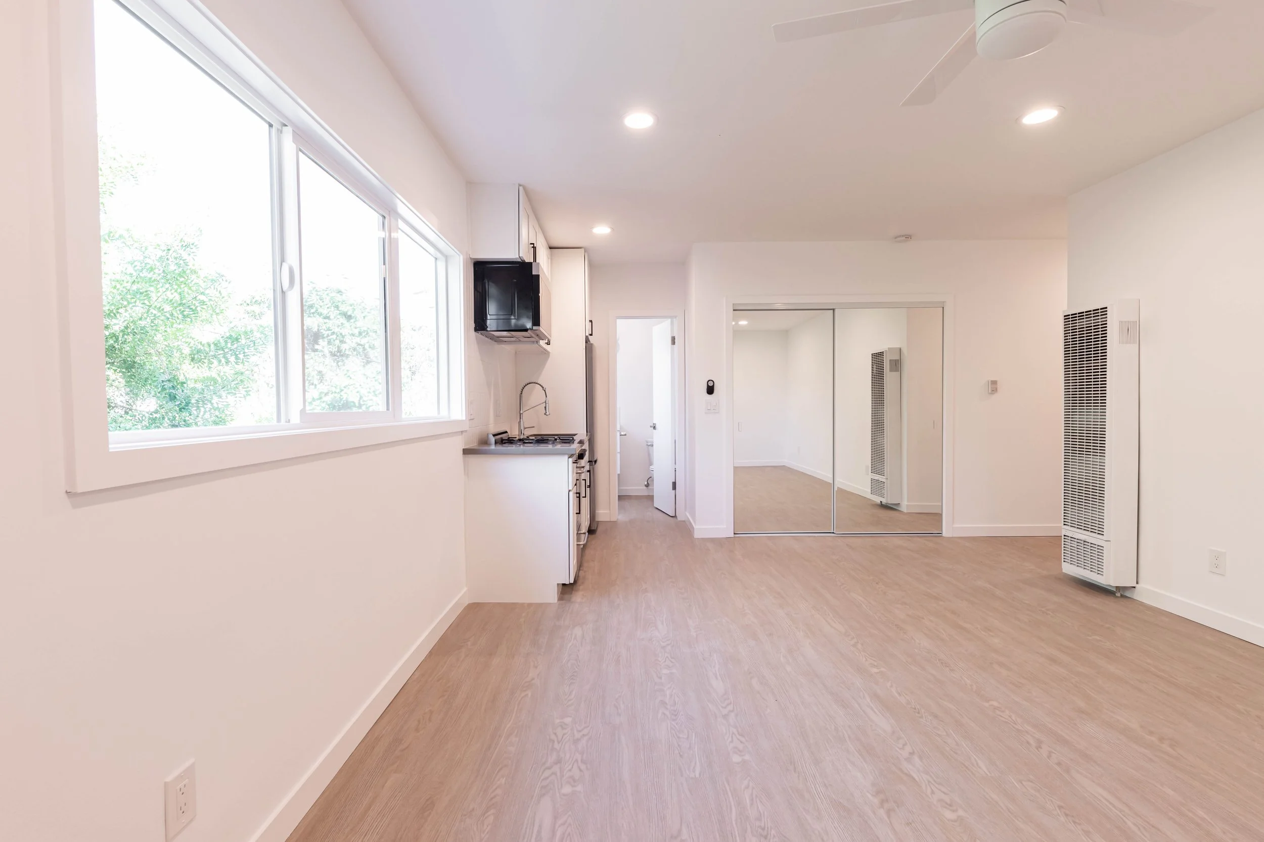 4076 Redwood Ave. No 10