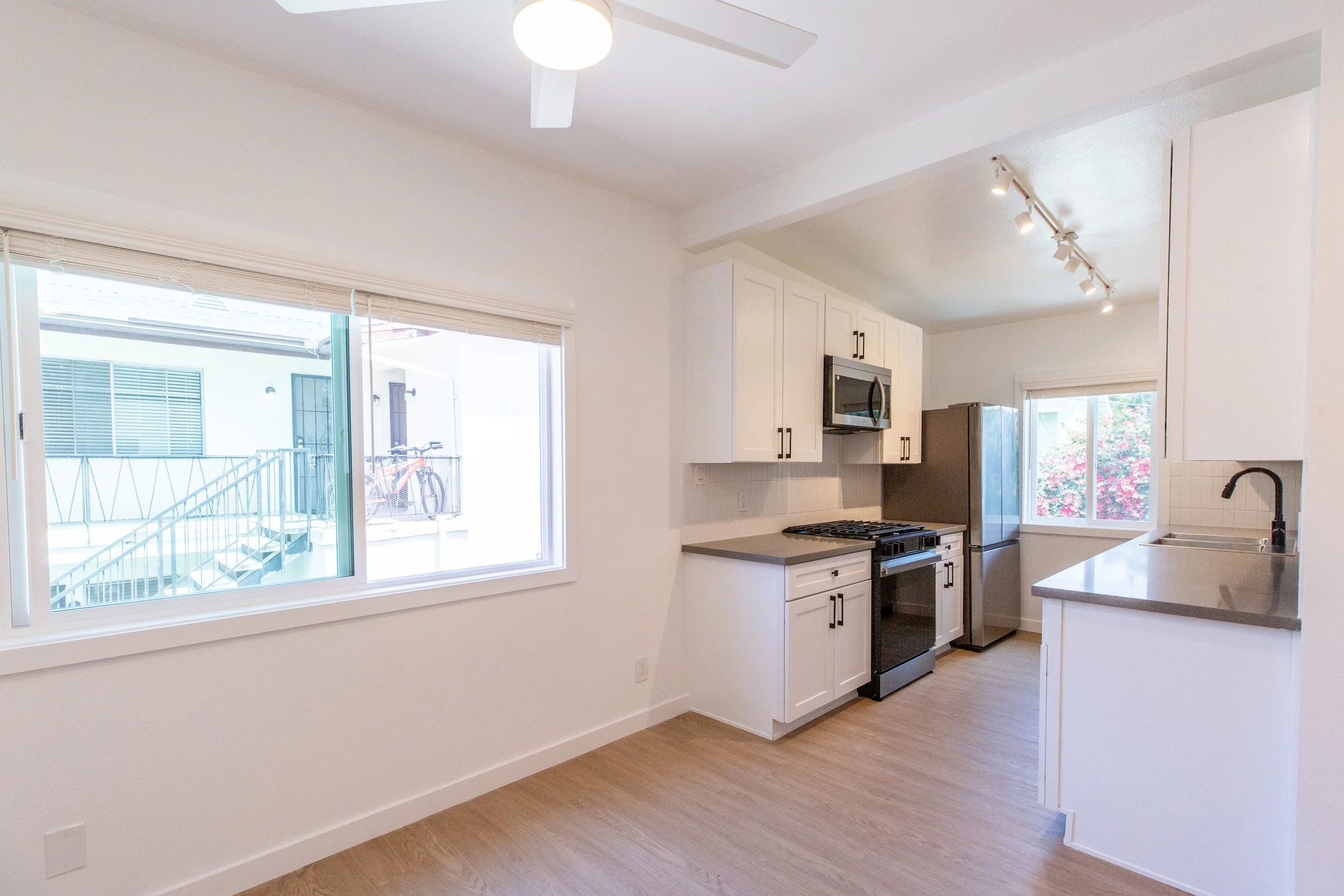 4084 Redwood Ave No. 9