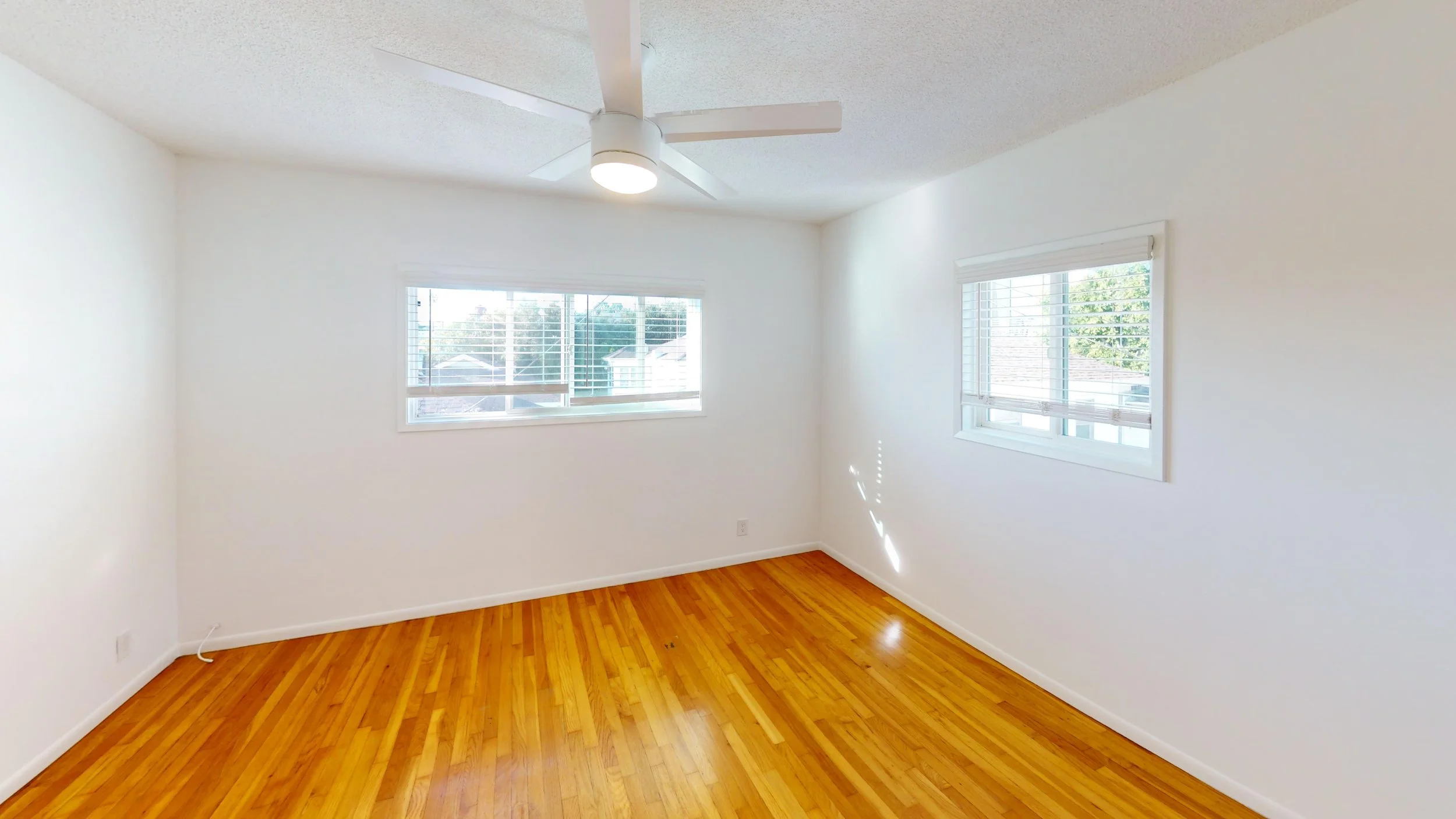 305-Strand-St-E-Bedroom 1.jpg