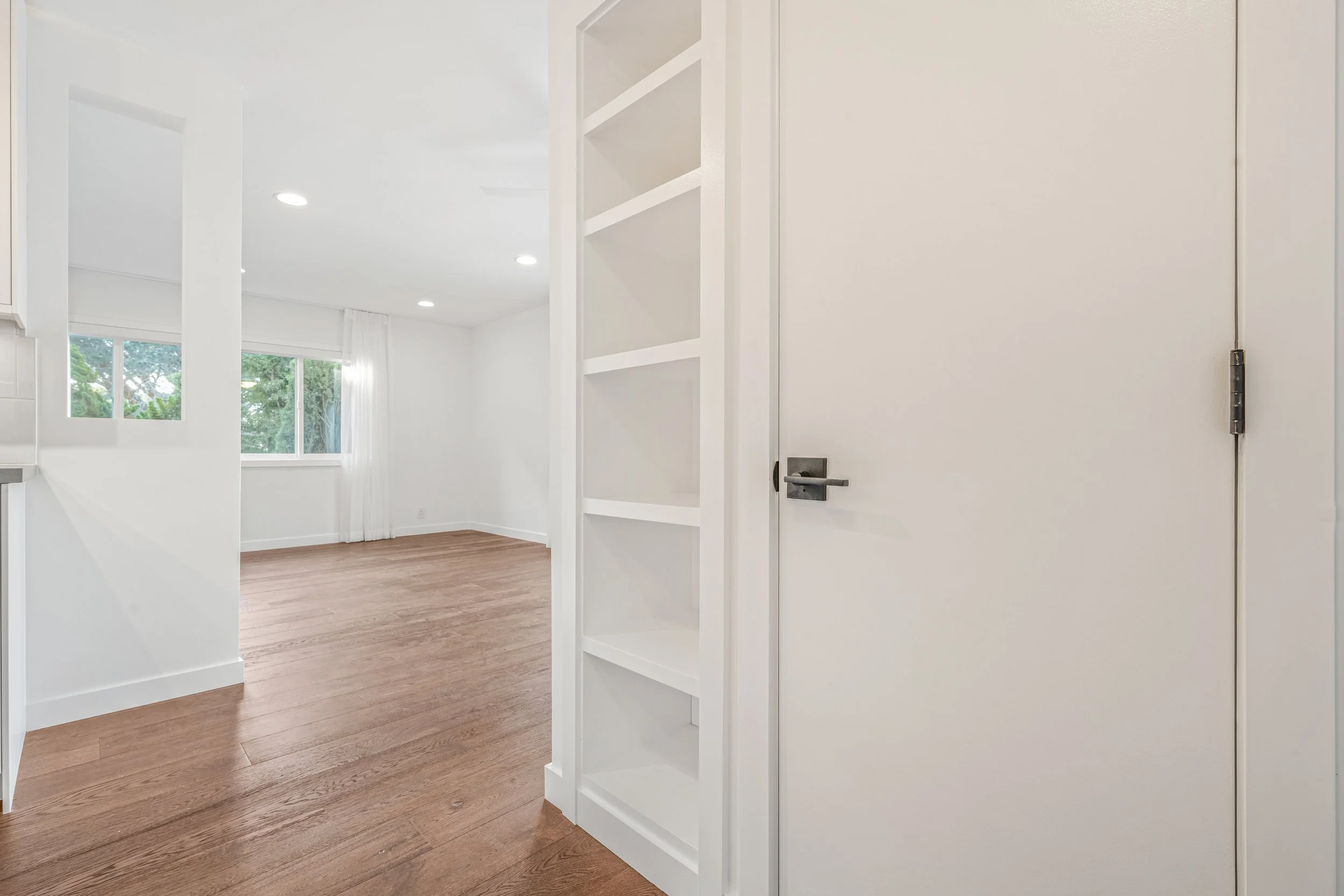 305 Strand St Apt B-10-16-2022-20.jpg