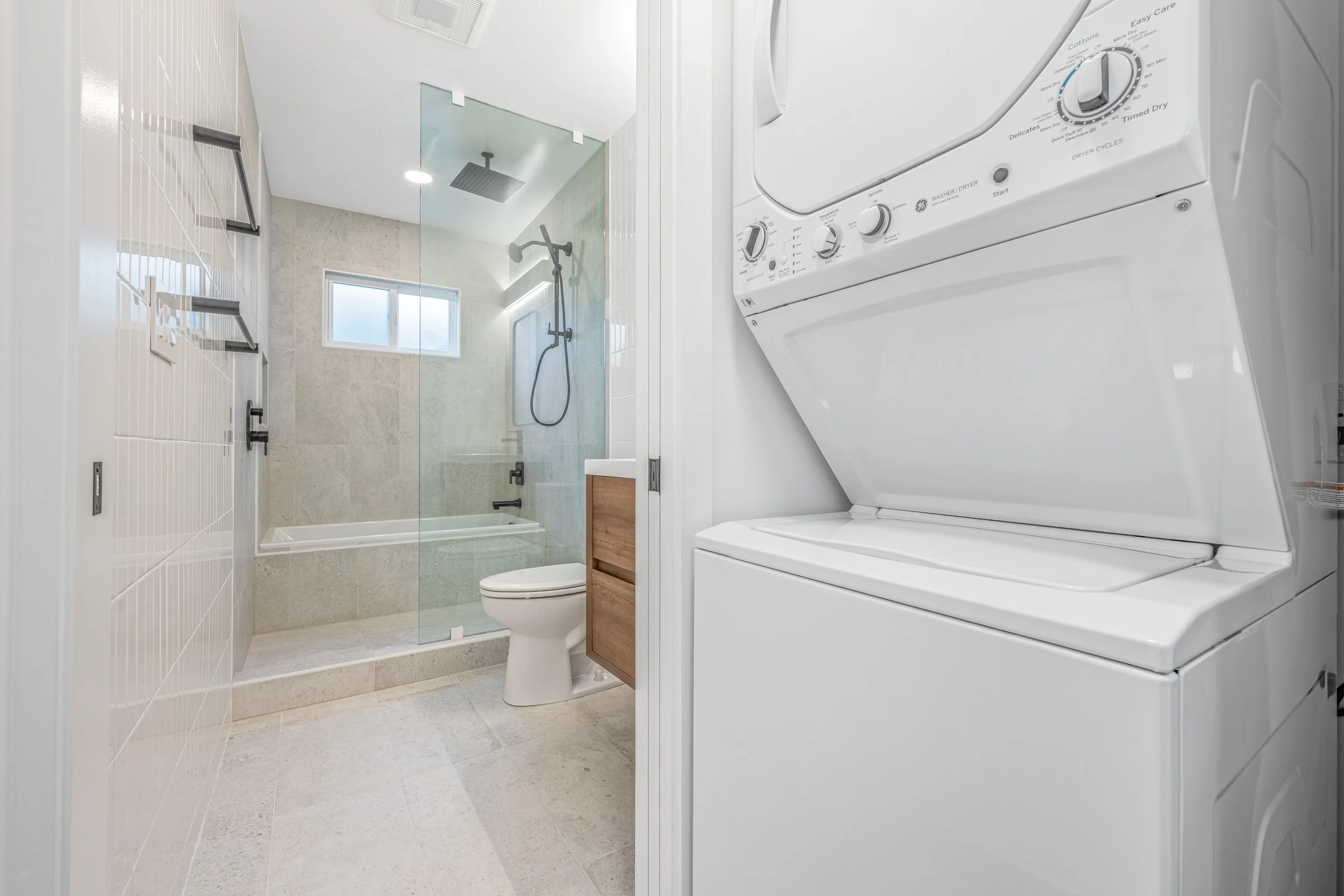 305 Strand St Apt B-10-16-2022-12.jpg
