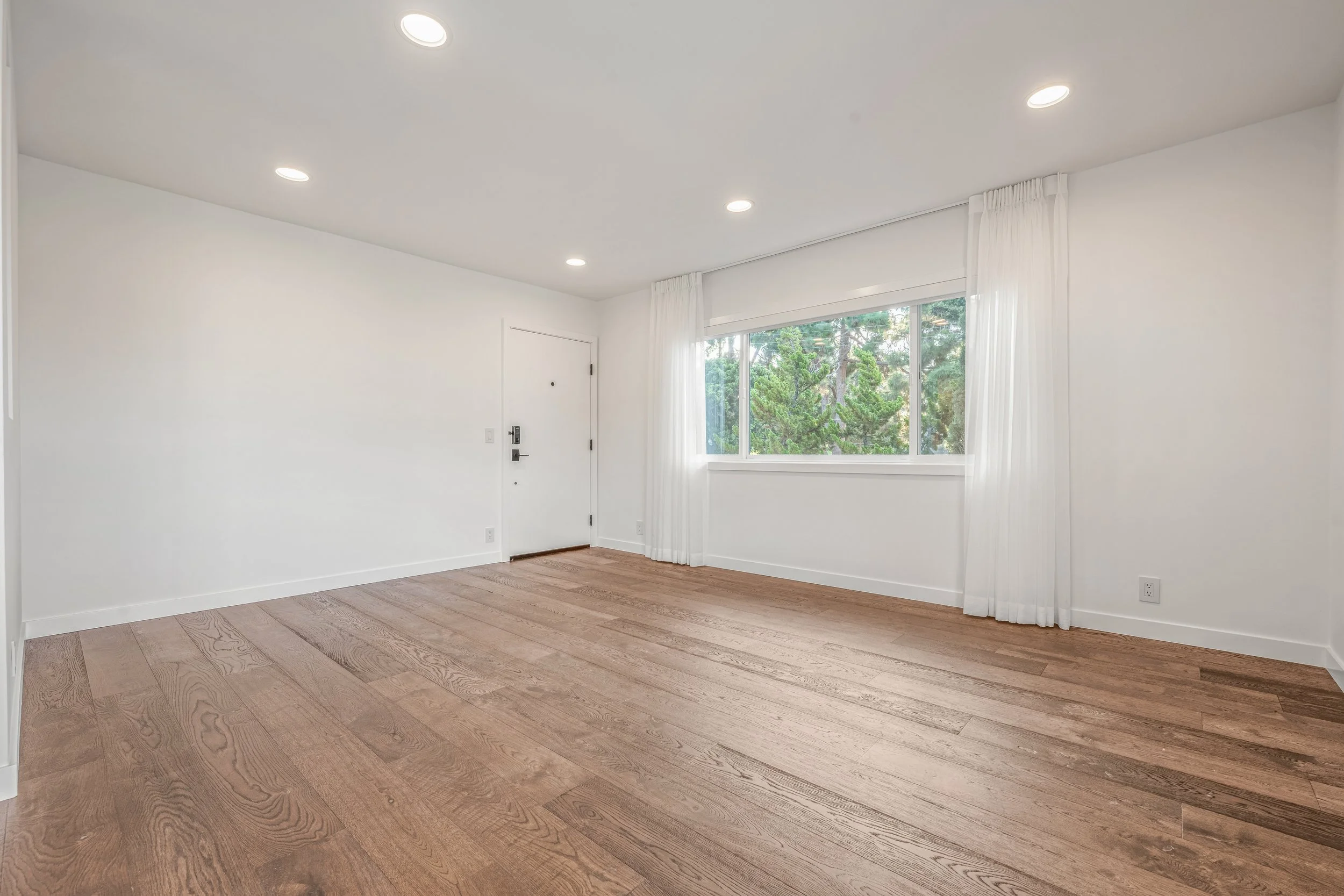 305 Strand St Apt B-10-16-2022-9.jpg
