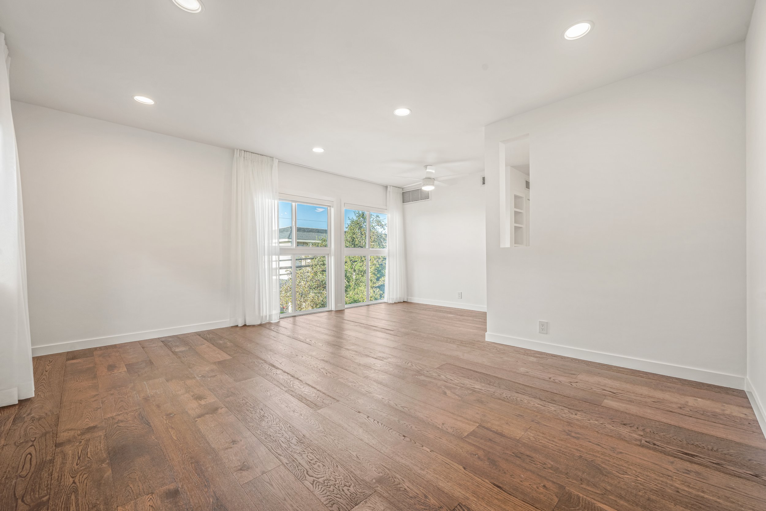 305 Strand St Apt B-10-16-2022-6.jpg