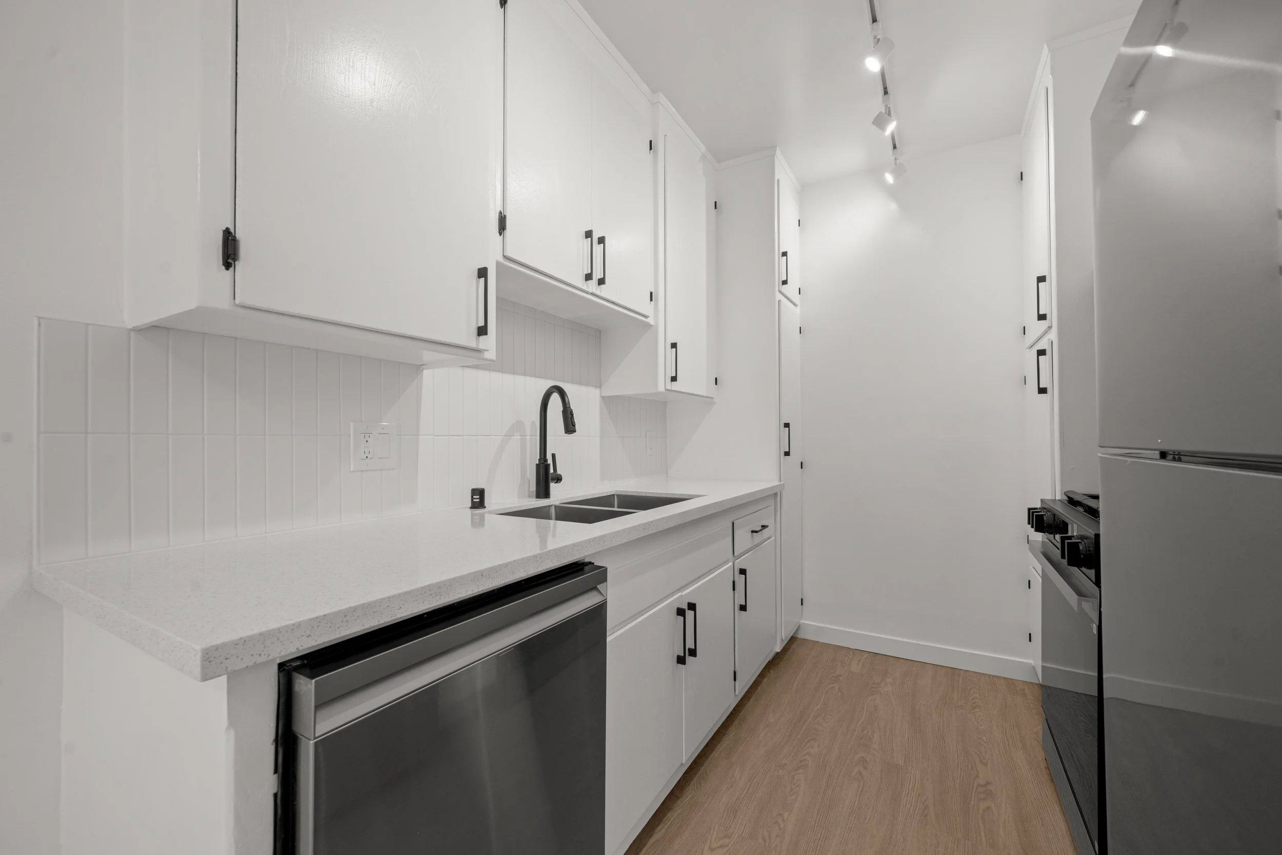 4061 Lafayette place-APt 6-09-17-2026-1.jpg