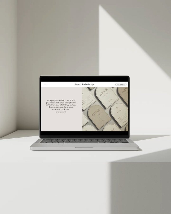 Het is eindelijk zo ver, mijn website is live!! ✨✨✨✨

Laat je even in de comments weten wat je ervan vindt? 🤍

#grafischontwerp #grafischontwerper #grafischvormgever #huisstijl #website #ontwerpstudio #grafischdesigner #minimaldesign #ambitieuzemeis