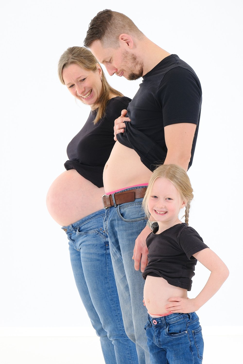 familieshoot zwangerschapsfotografie foto van je buik high-key