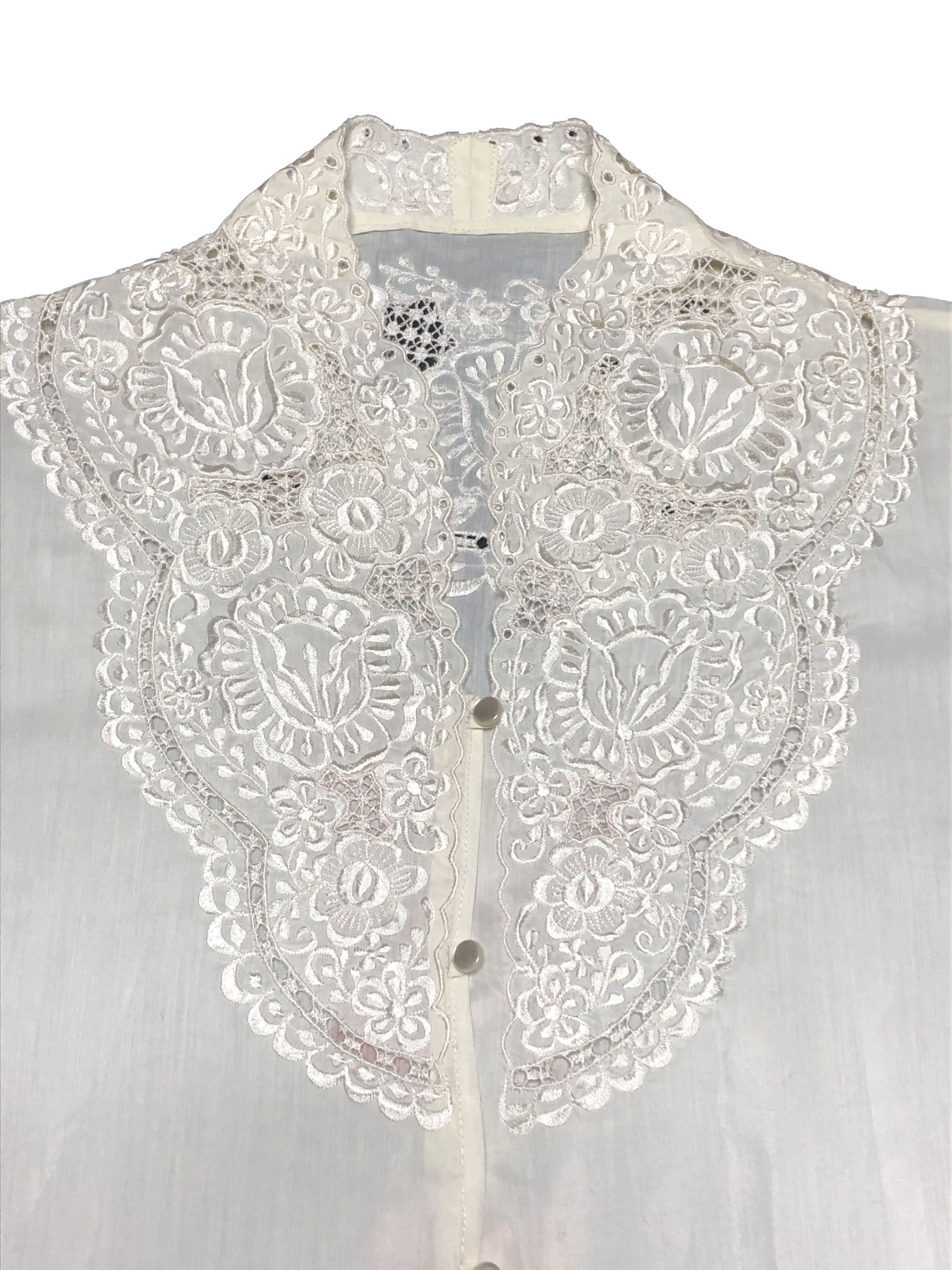 Blouse Dentelle FACE DETAIL.png